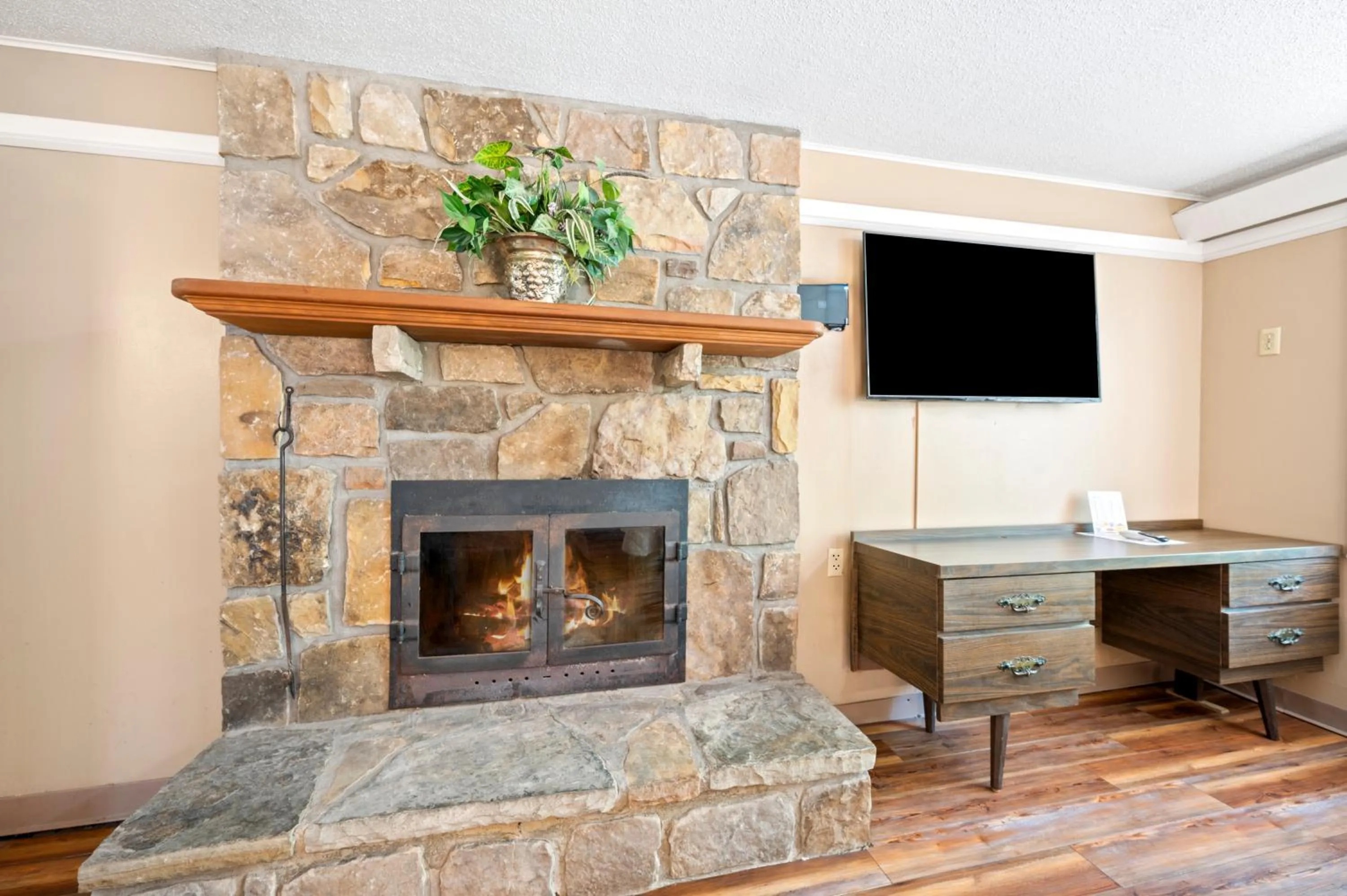 Carr's Northside Hotel and Cottages