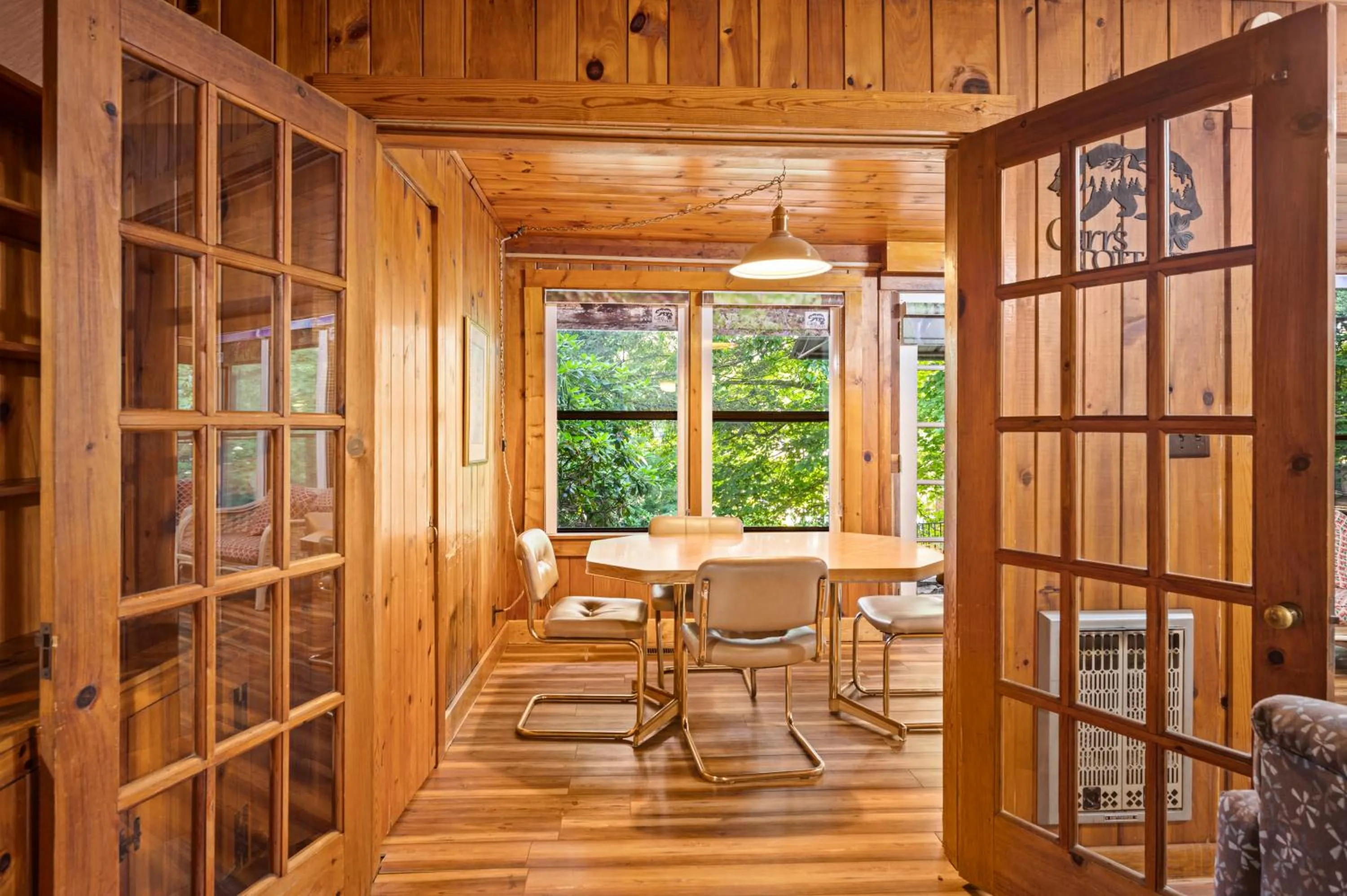 Carr's Northside Hotel and Cottages