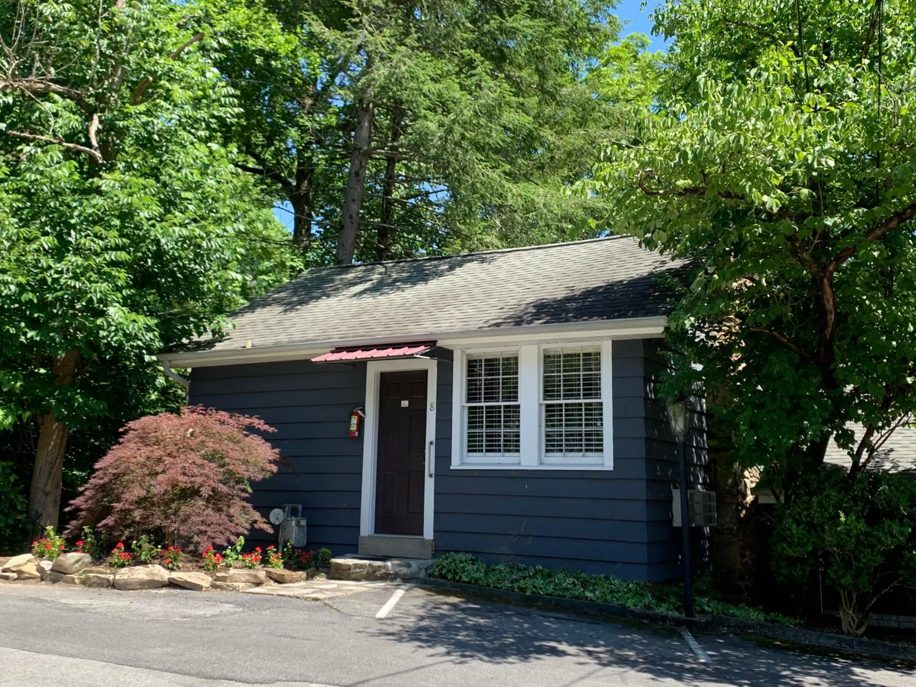 Carr's Northside Hotel and Cottages