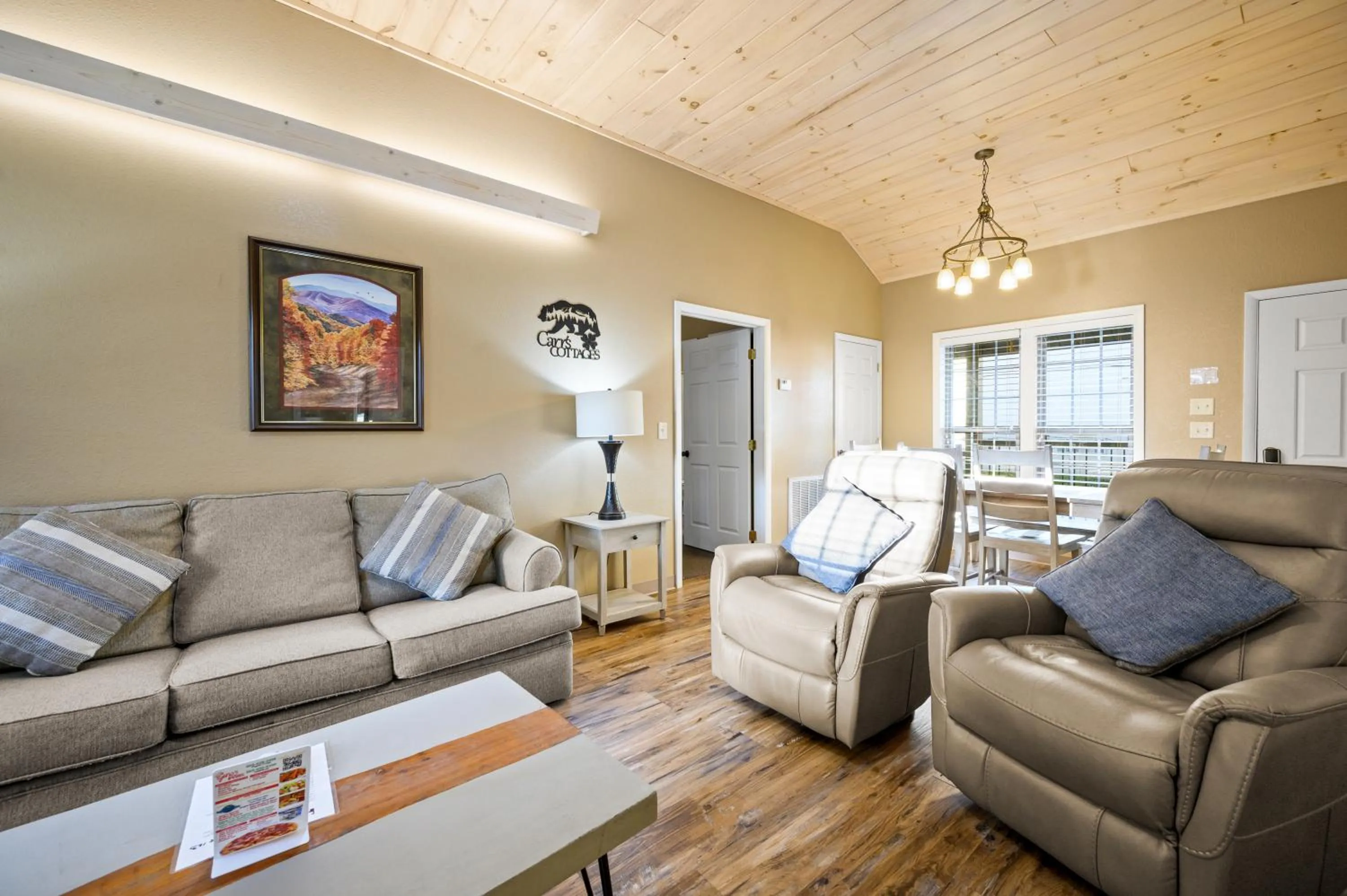 Carr's Northside Hotel and Cottages