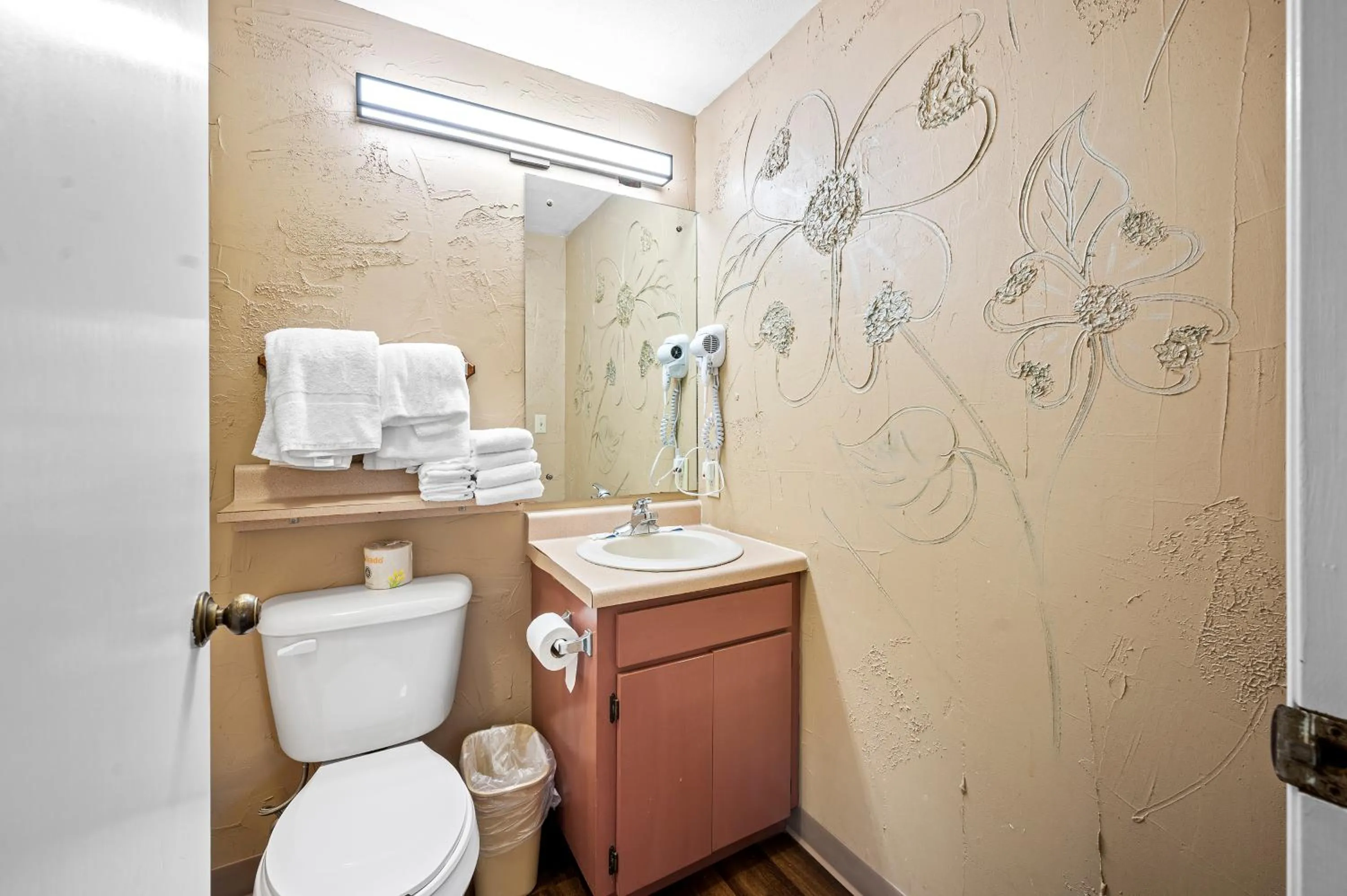 Carr's Northside Hotel and Cottages