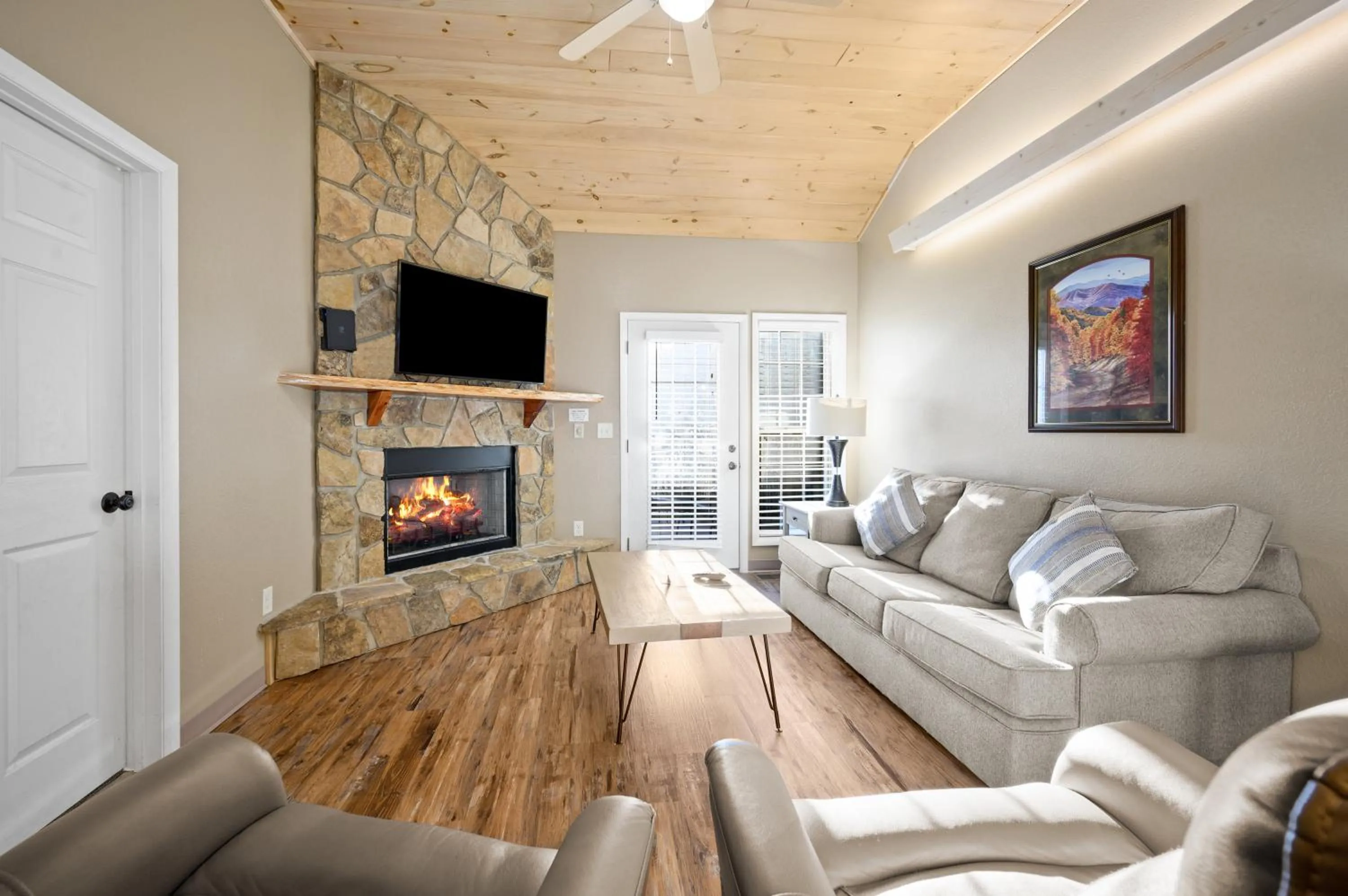 Carr's Northside Hotel and Cottages