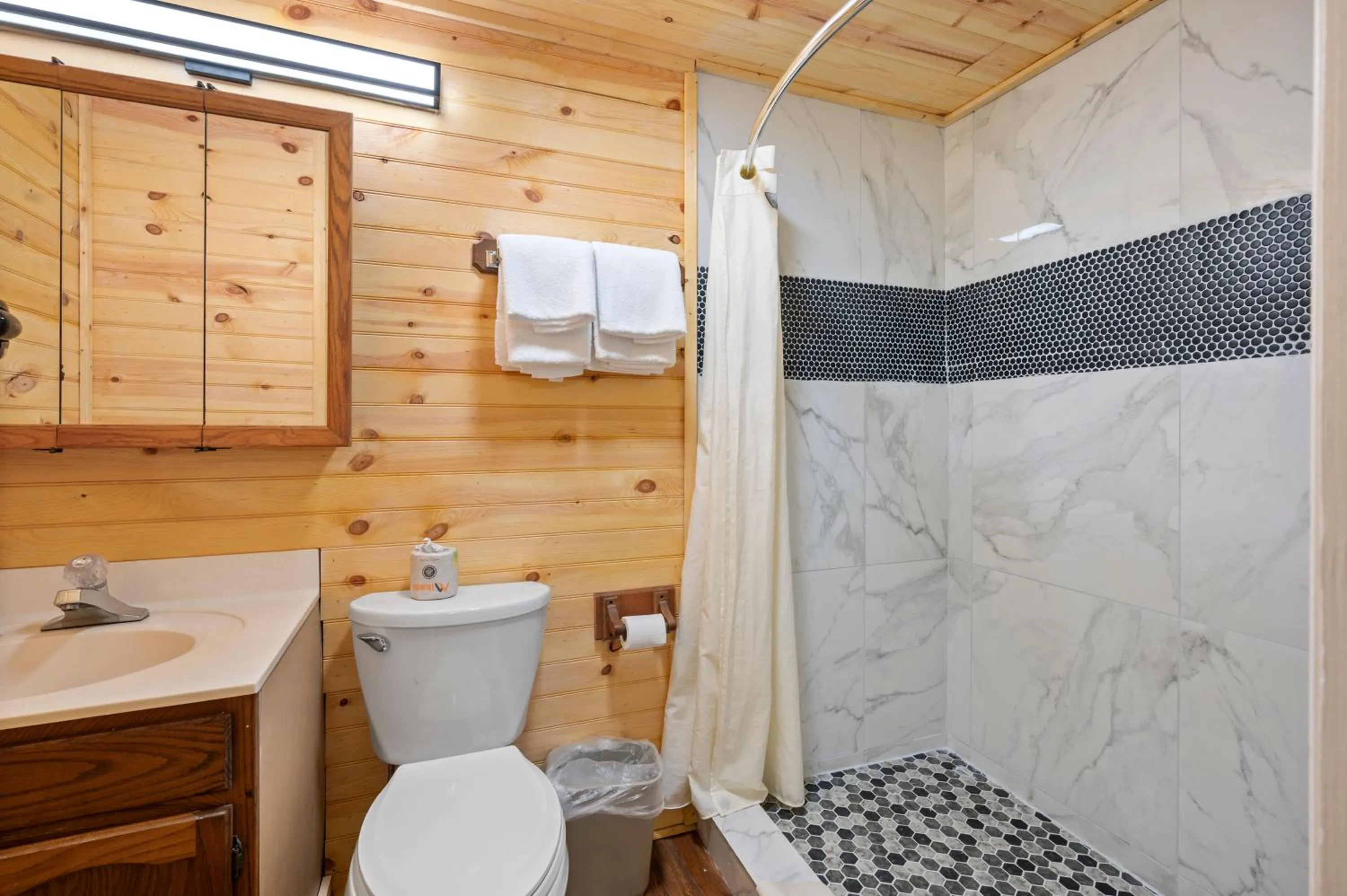 Carr's Northside Hotel and Cottages