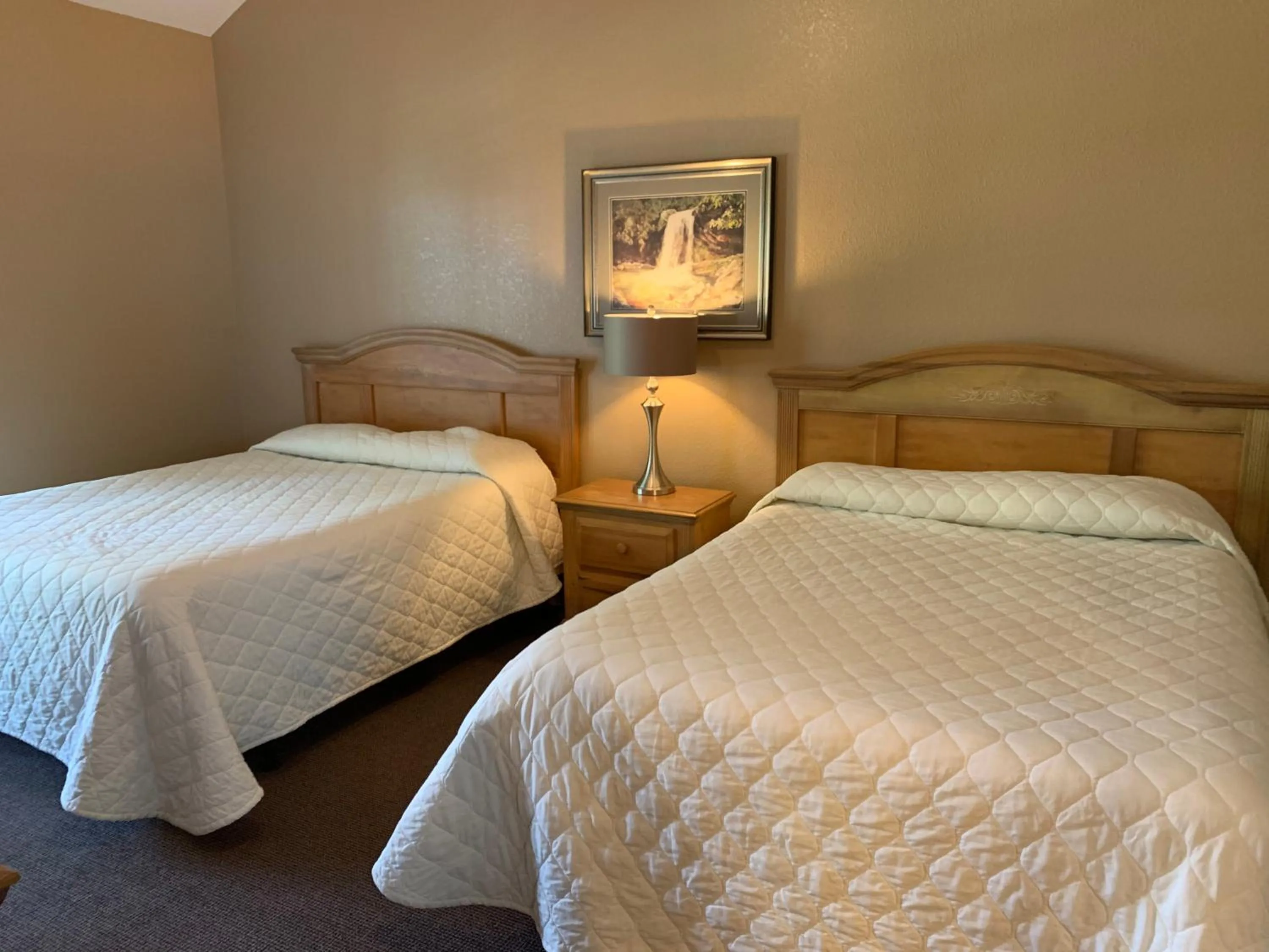 Bedroom, Bed in Carr's Northside Hotel and Cottages