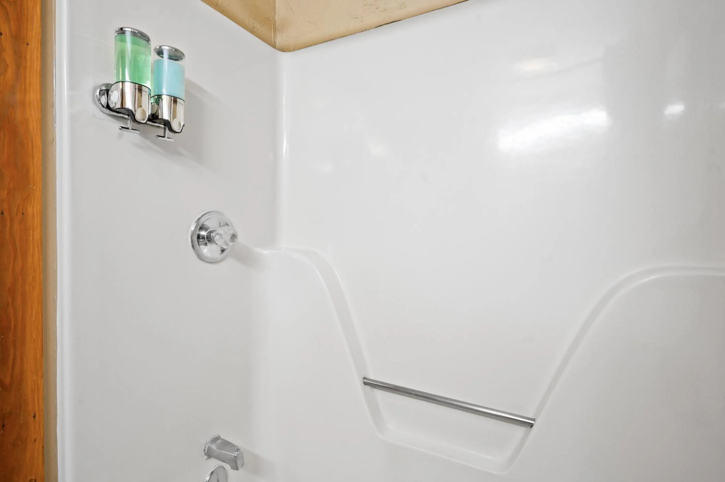 Carr's Northside Hotel and Cottages