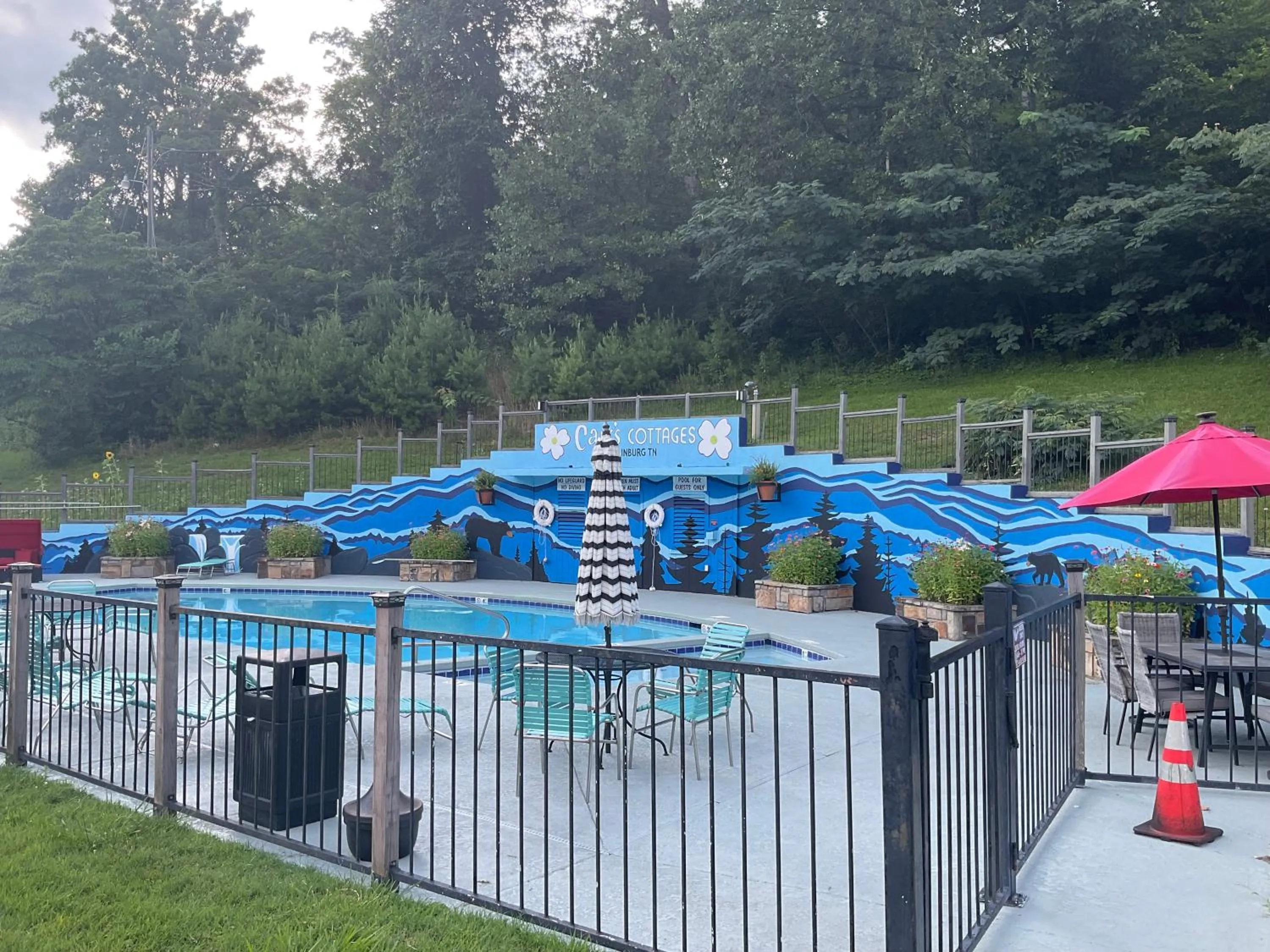 Swimming pool in Carr's Northside Hotel and Cottages