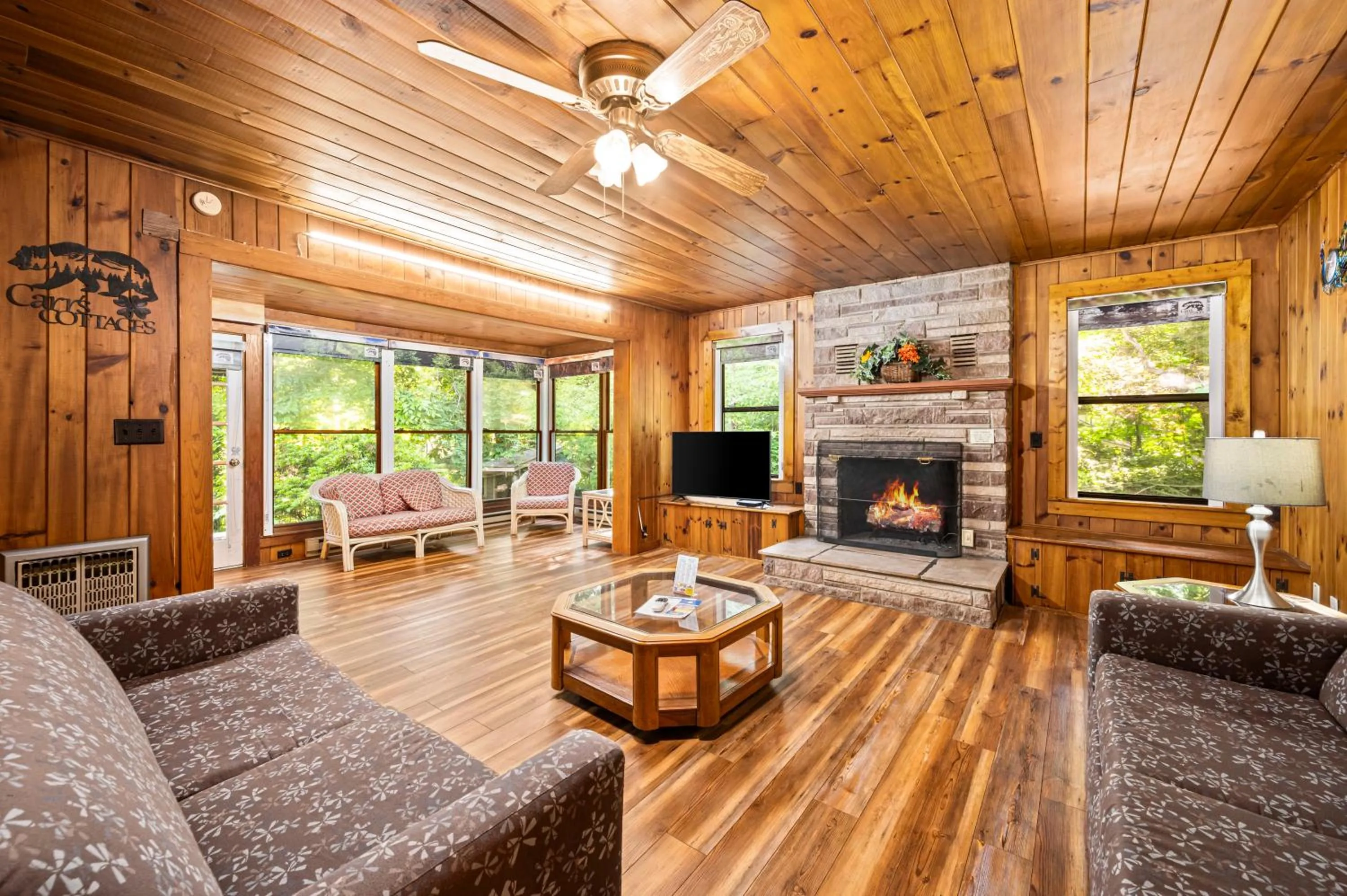 Carr's Northside Hotel and Cottages