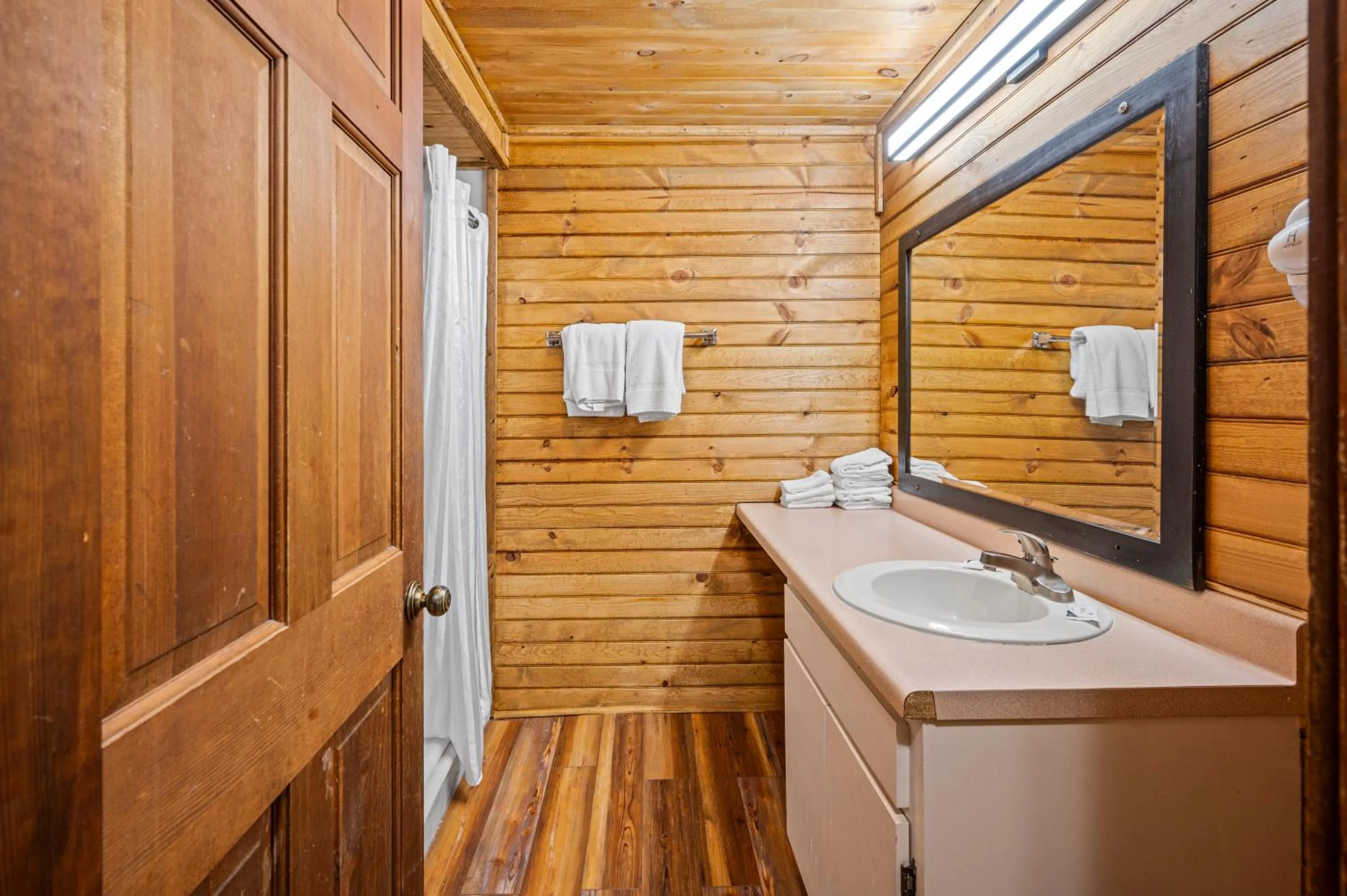 Carr's Northside Hotel and Cottages