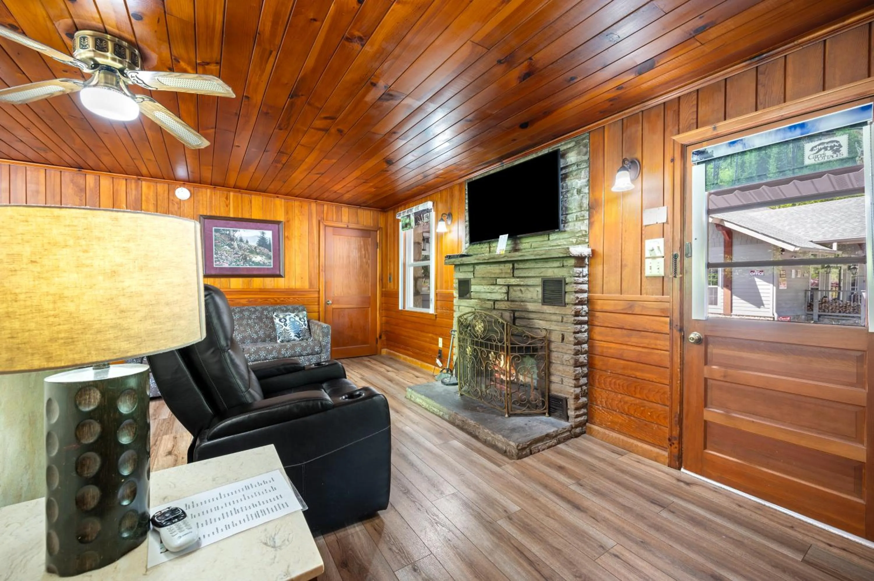 Carr's Northside Hotel and Cottages