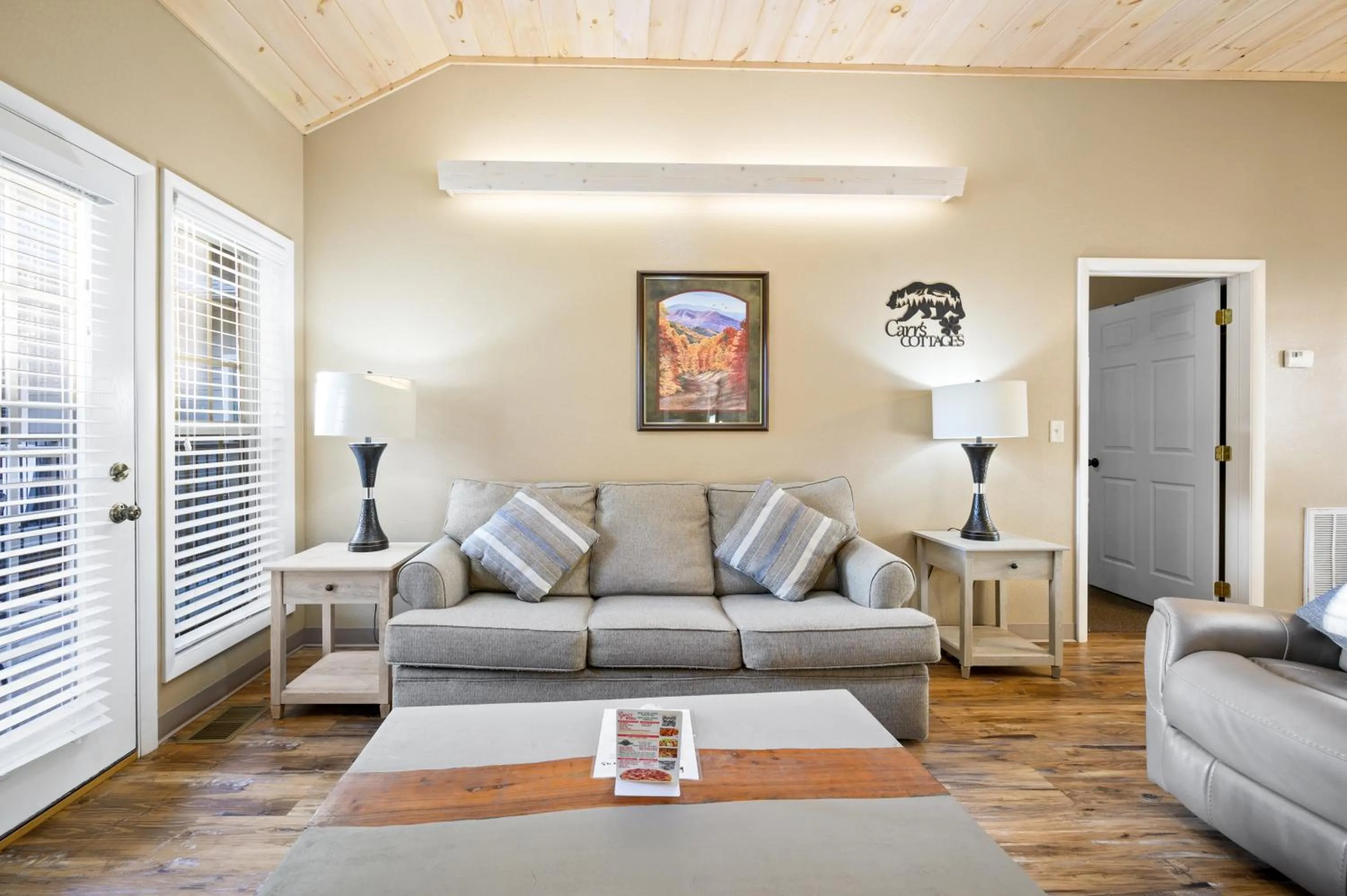 Carr's Northside Hotel and Cottages