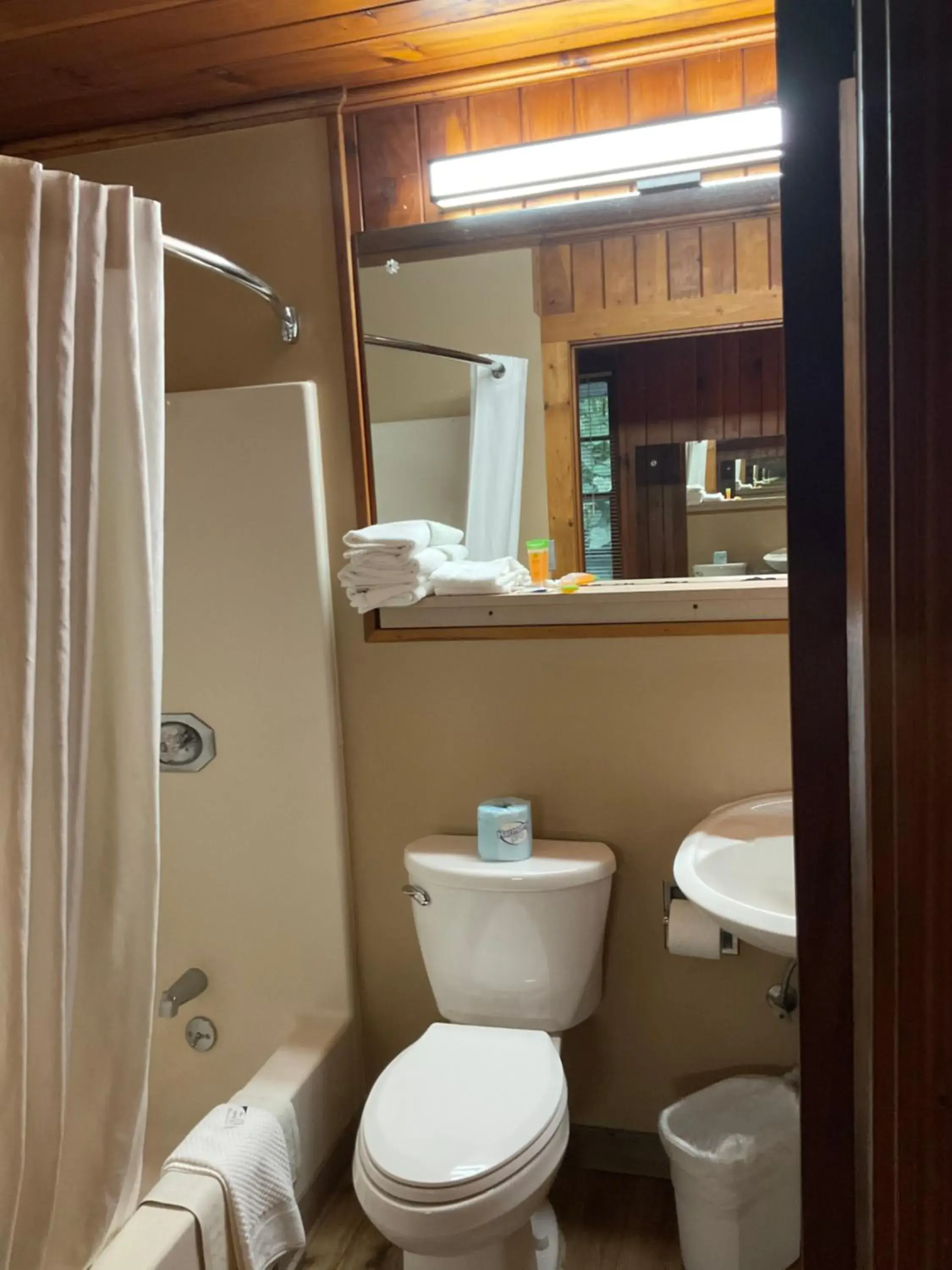 Suite with 2 Queen Bed and Full kitchen with Balcony or Patio in Carr's Northside Hotel and Cottages Suite with 2 Queen Bed and Full kitchen with Balcony or Patio in Carr's Northside Hotel and Cottages