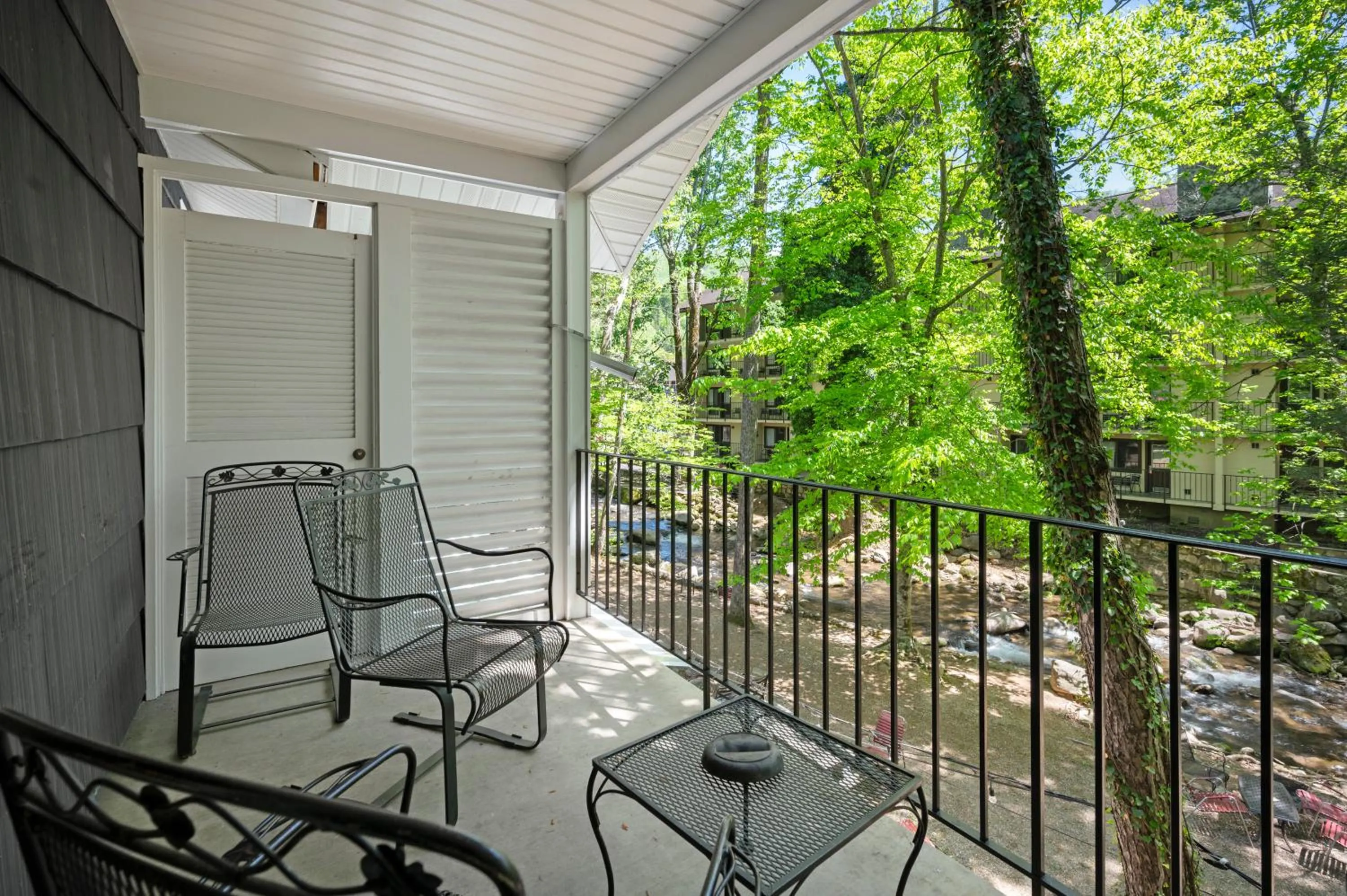 Carr's Northside Hotel and Cottages