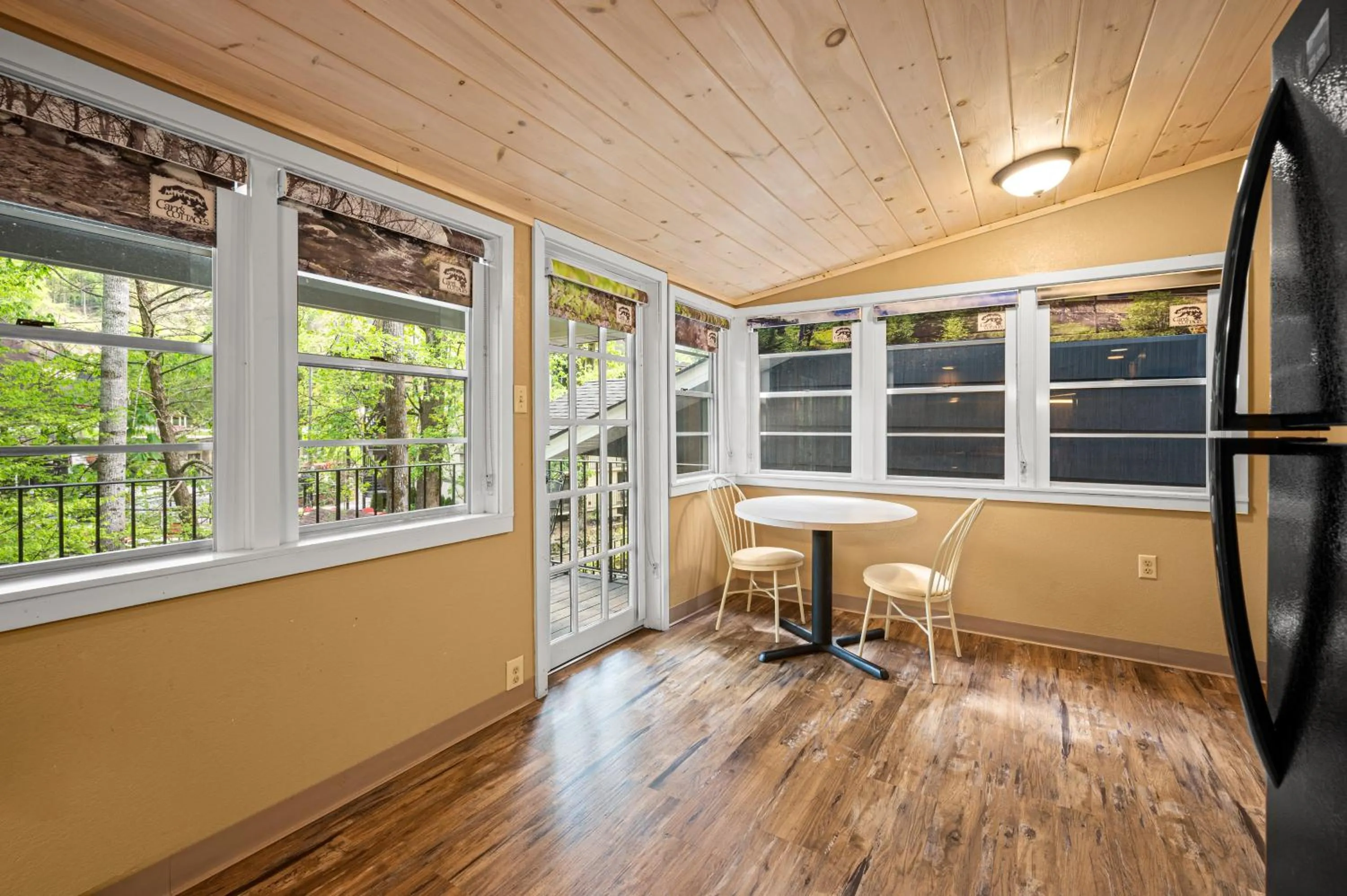 Carr's Northside Hotel and Cottages