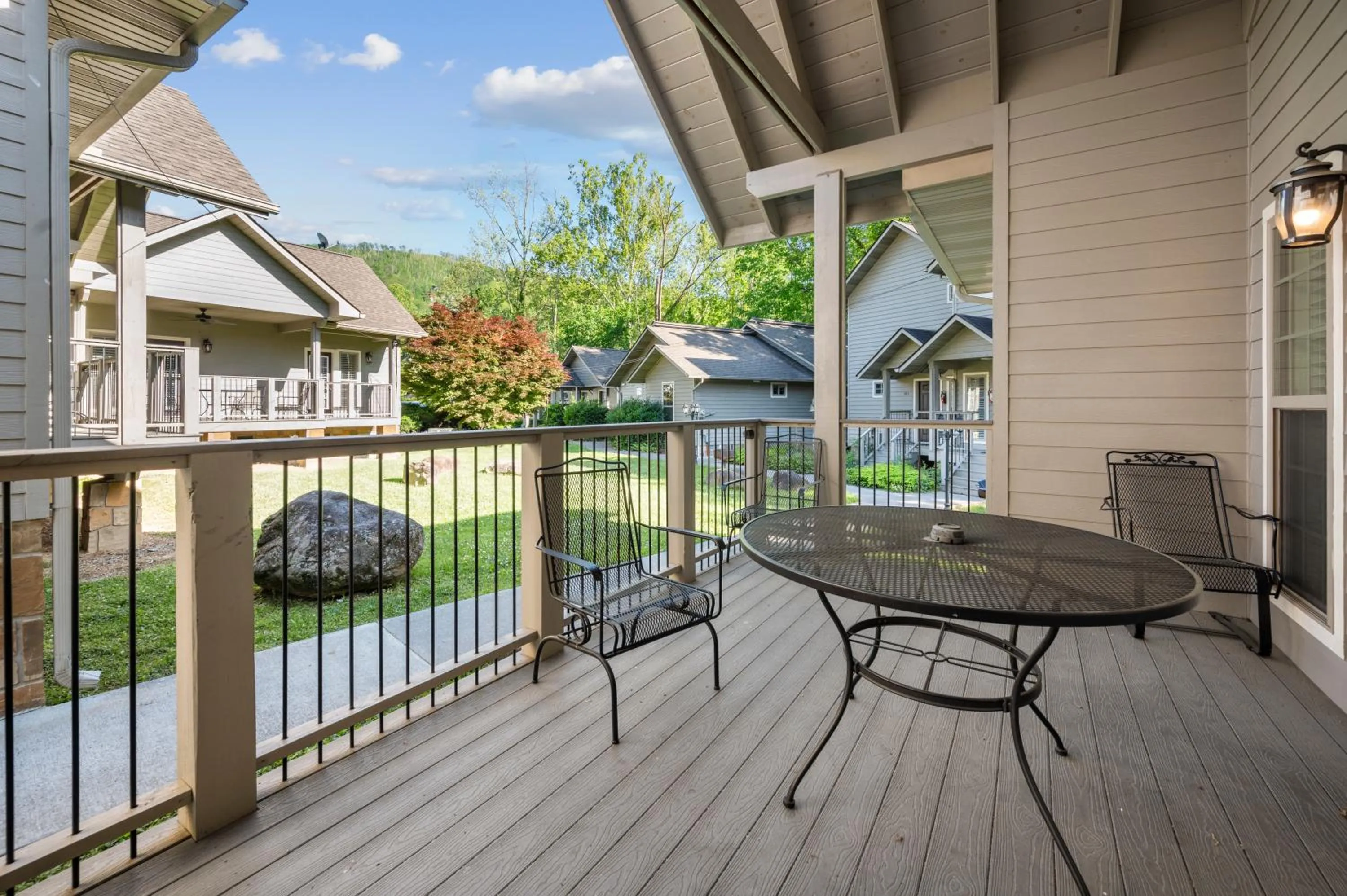 Carr's Northside Hotel and Cottages