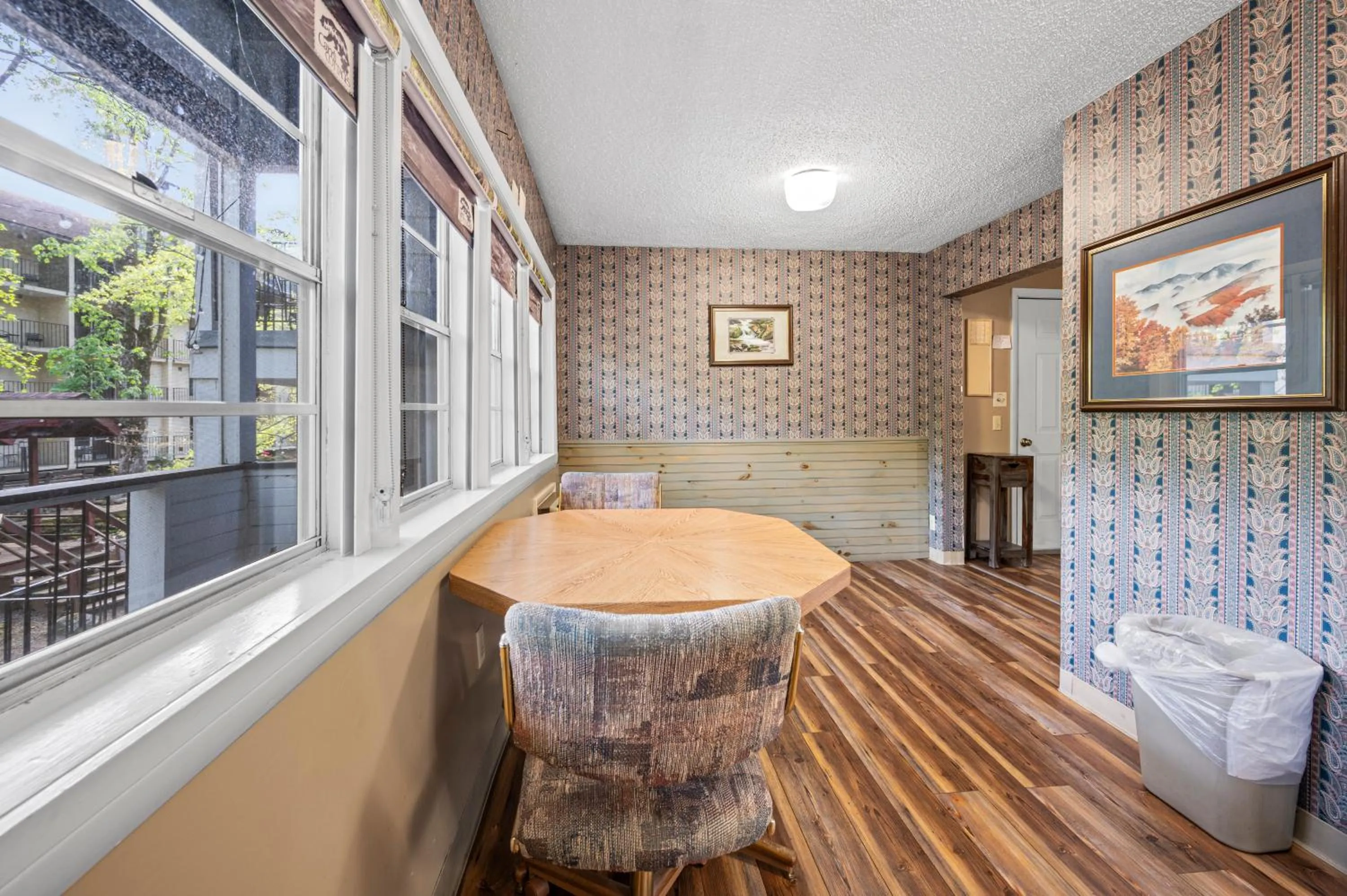 Carr's Northside Hotel and Cottages