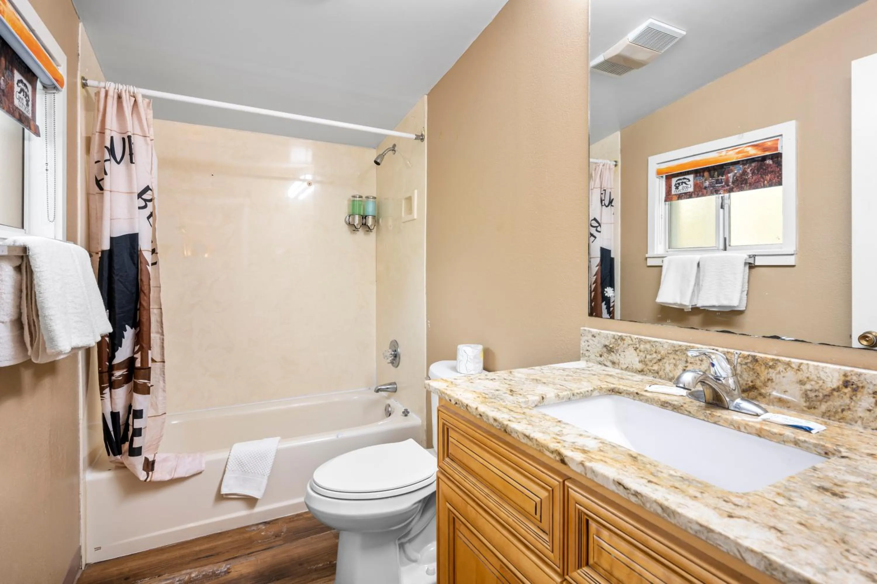 Carr's Northside Hotel and Cottages