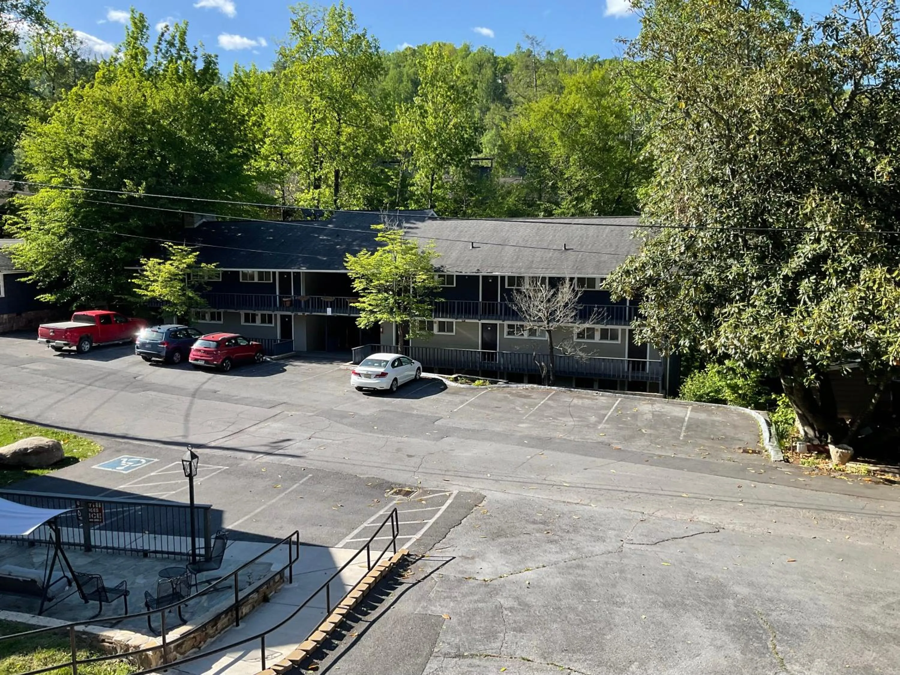 Carr's Northside Hotel and Cottages