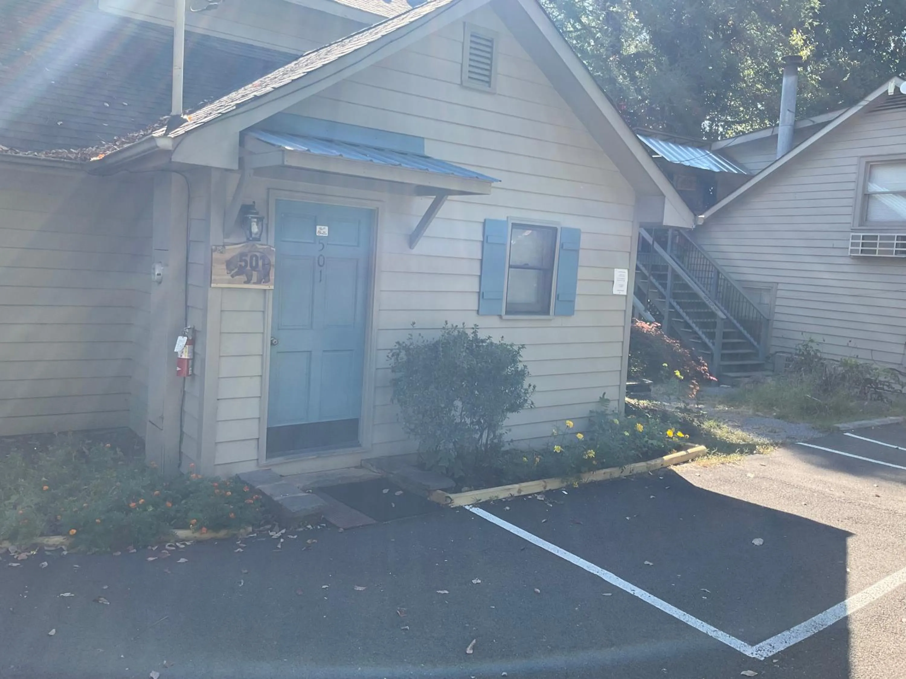 Carr's Northside Hotel and Cottages