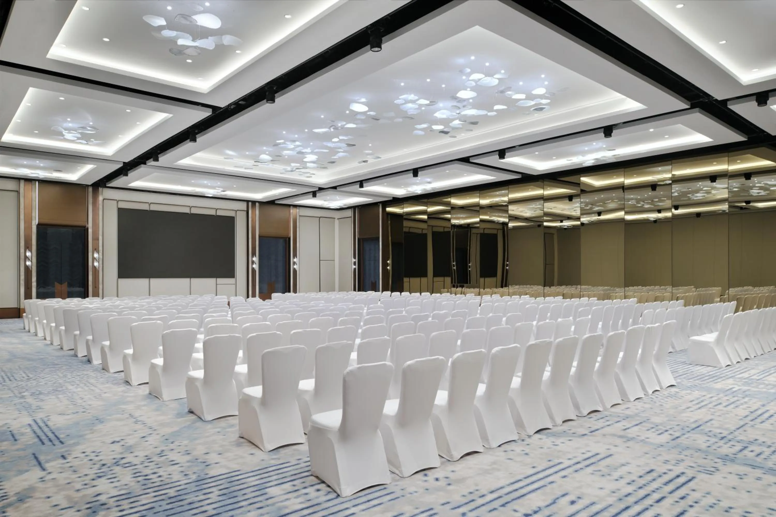 Meeting/conference room in Crowne Plaza Dubai Festival City