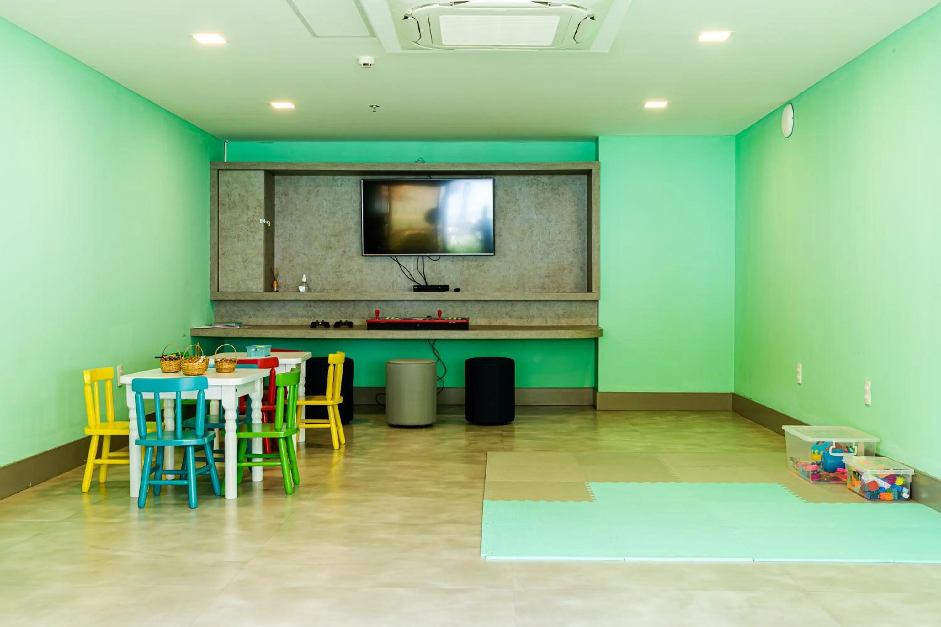 Communal lounge/ TV room in Oceana Atlântico Hotel & SPA