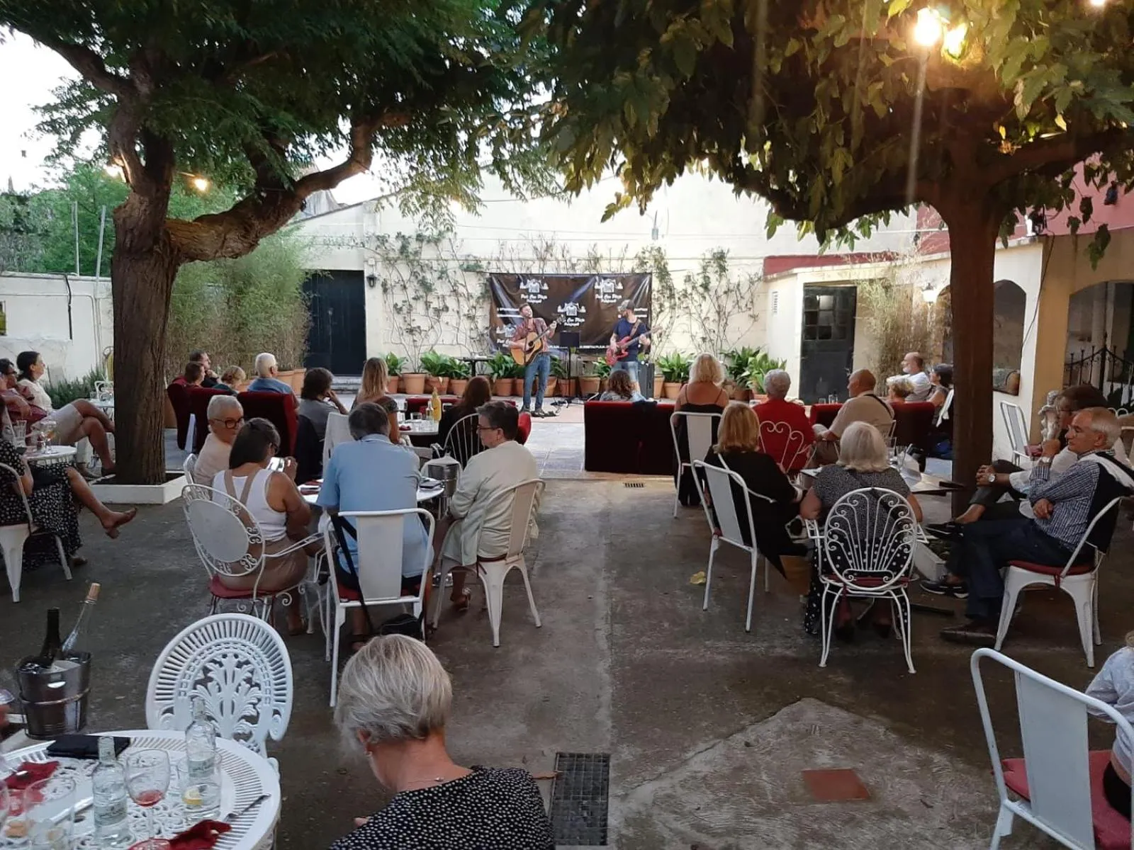 Restaurant/places to eat in Hostal Plaja i Pati de Can Plaja