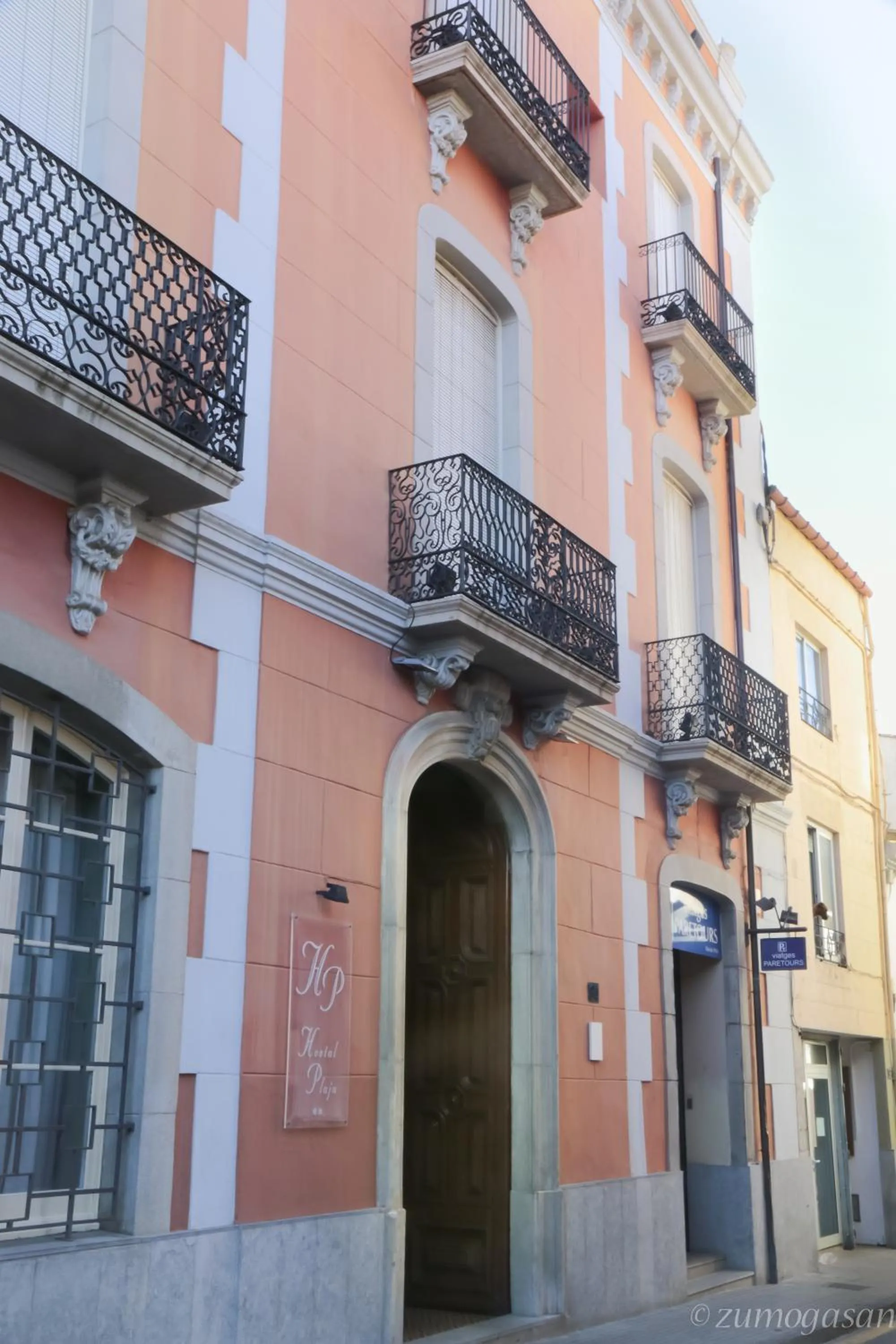 Facade/entrance in Hostal Plaja i Pati de Can Plaja