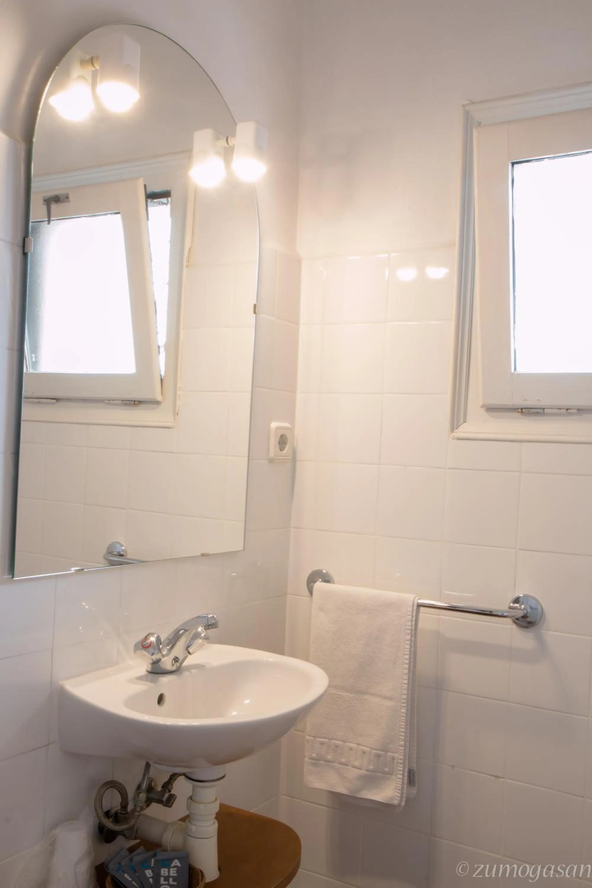 Bathroom in Hostal Plaja i Pati de Can Plaja