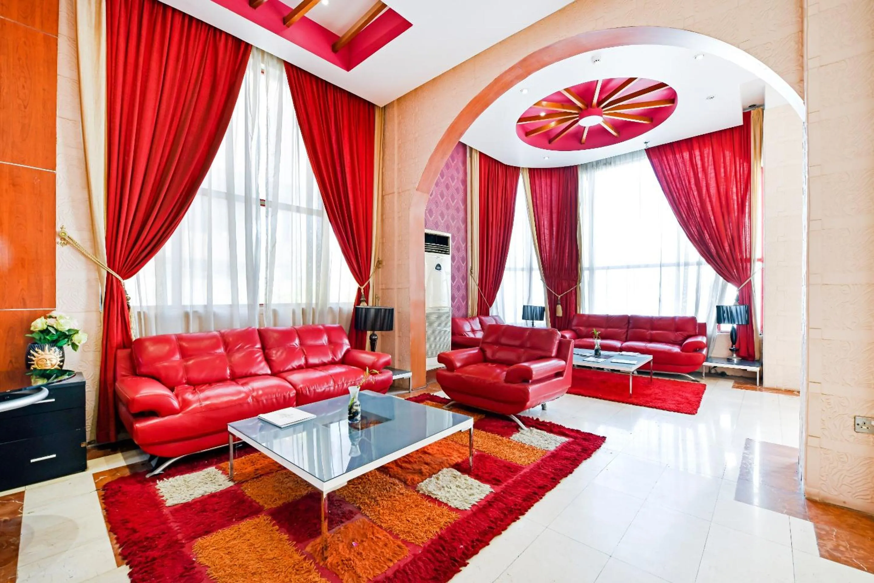 Lobby or reception in OYO 118 Revira Hotel
