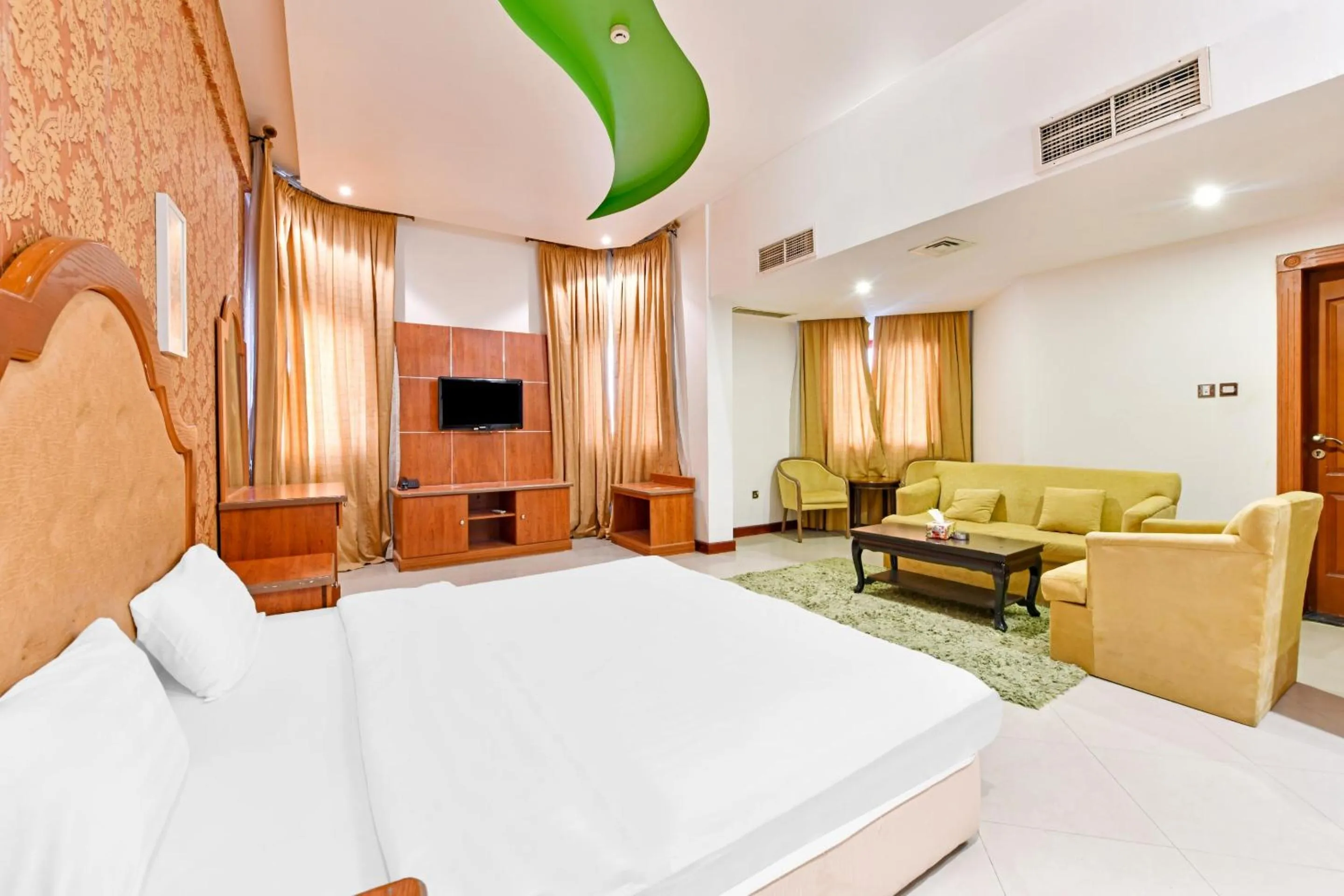 Bedroom, Bed in OYO 118 Revira Hotel