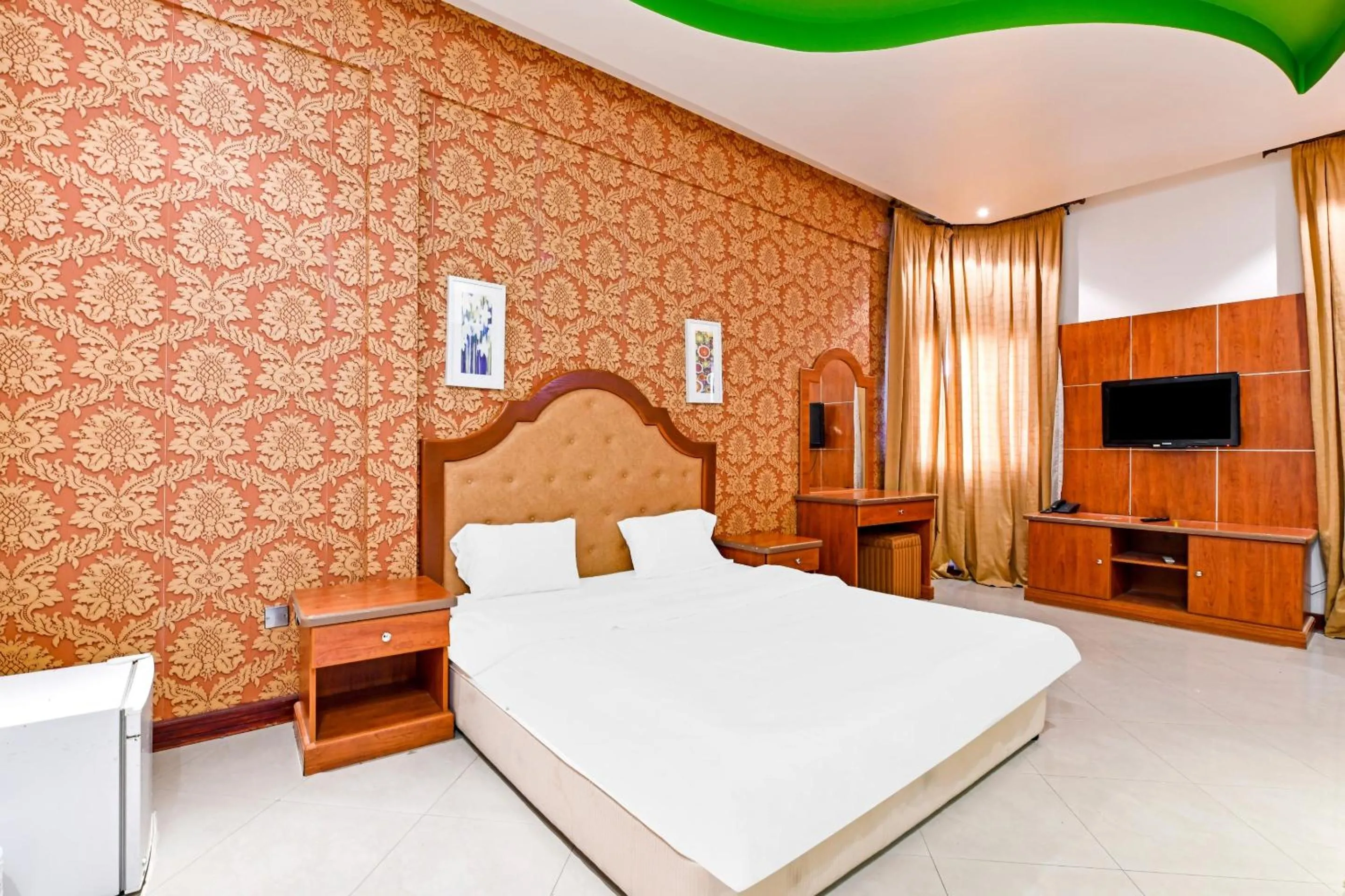 Bedroom, Bed in OYO 118 Revira Hotel