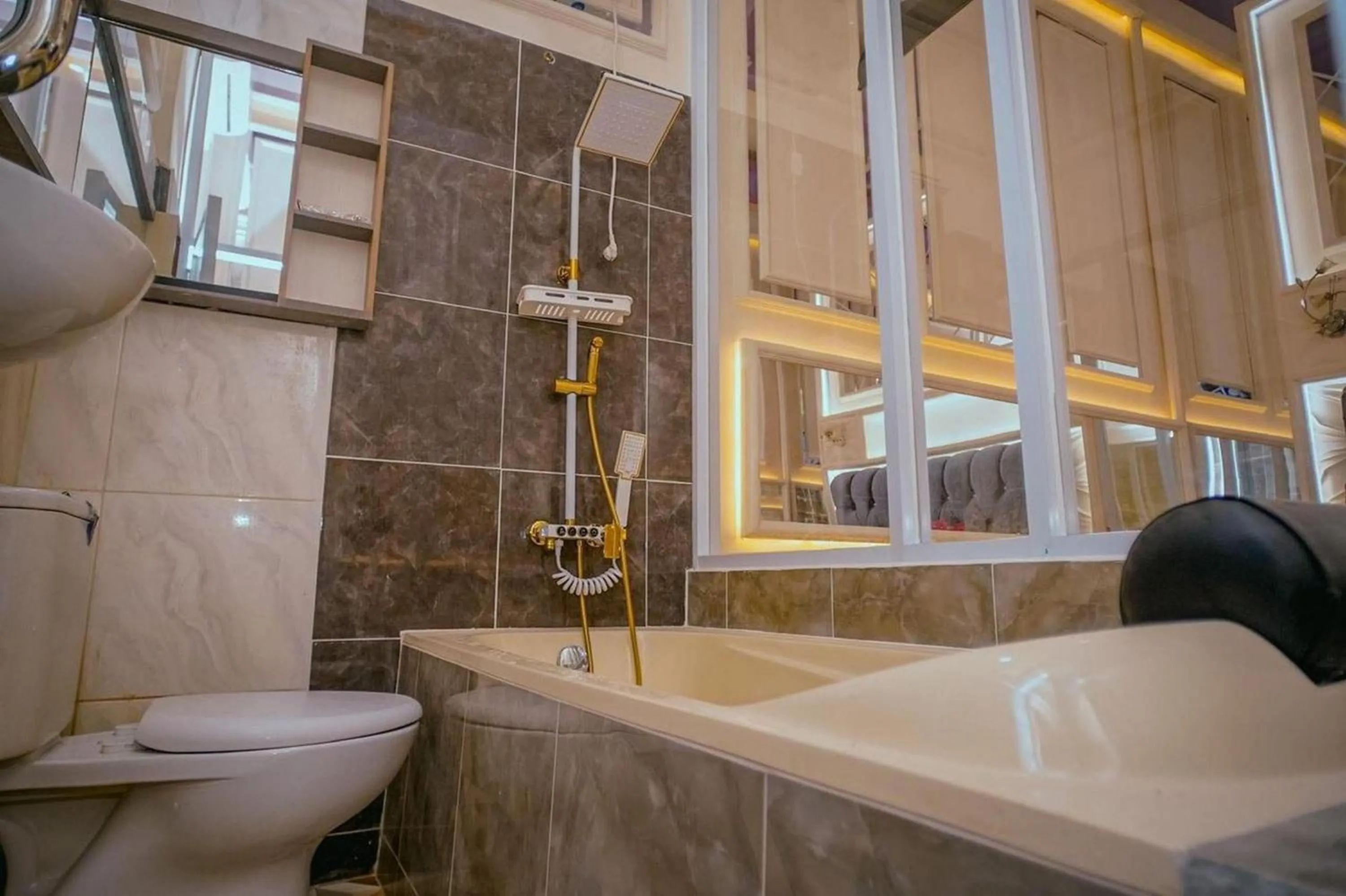 Bathroom in The One Hotel Gorontalo Mitra RedDoorz