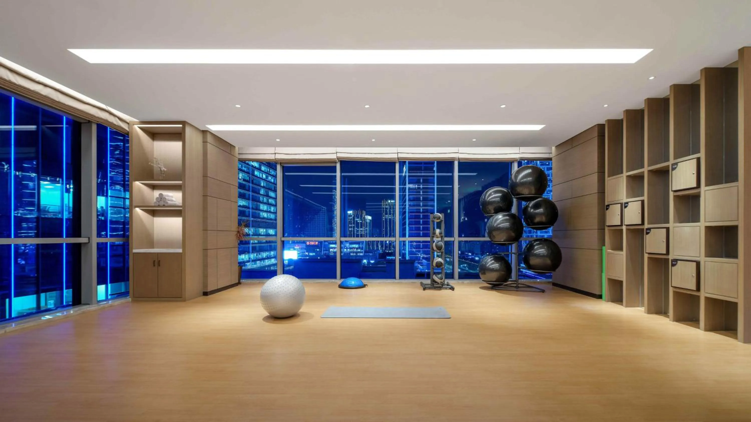 Spa and wellness centre/facilities in Vignette Collection Hangzhou Huaxia Center Hotel by IHG