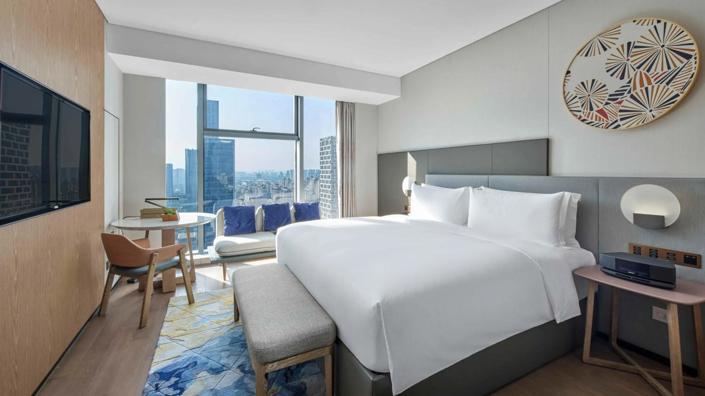 Photo of the whole room, Bed in Vignette Collection Hangzhou Huaxia Center Hotel by IHG