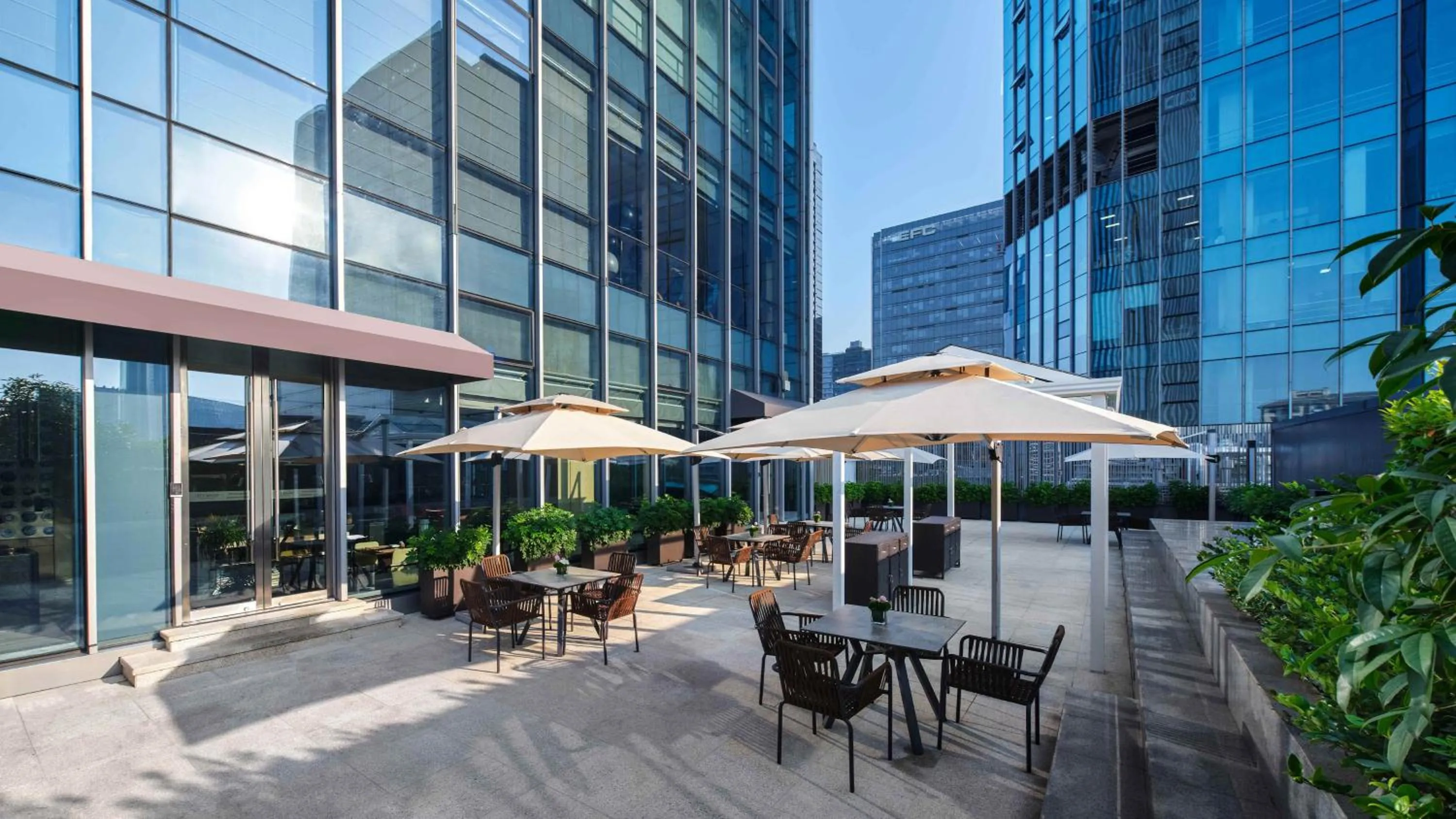 Restaurant/places to eat in Vignette Collection Hangzhou Huaxia Center Hotel by IHG