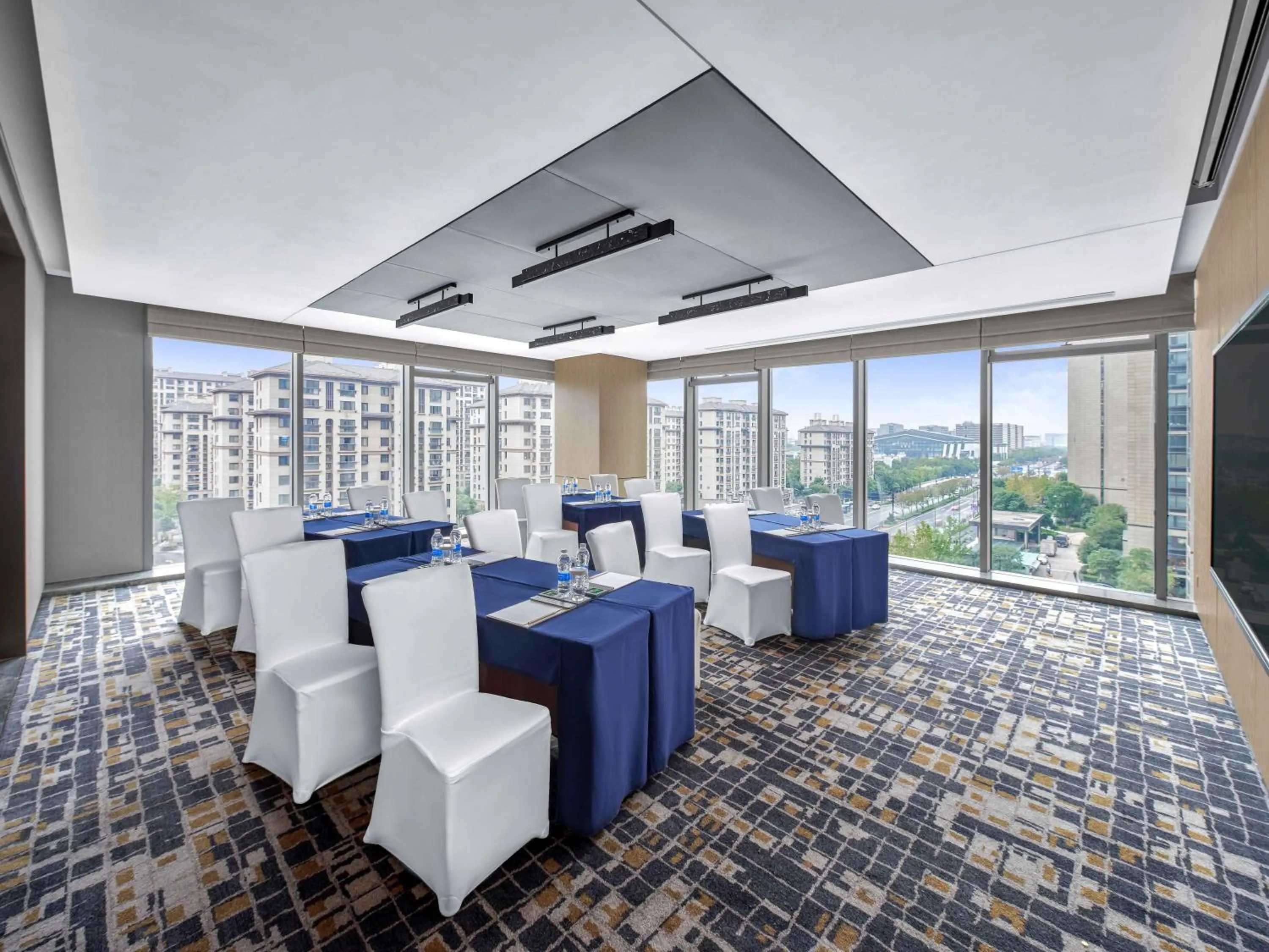 Meeting/conference room in Vignette Collection Hangzhou Huaxia Center Hotel by IHG