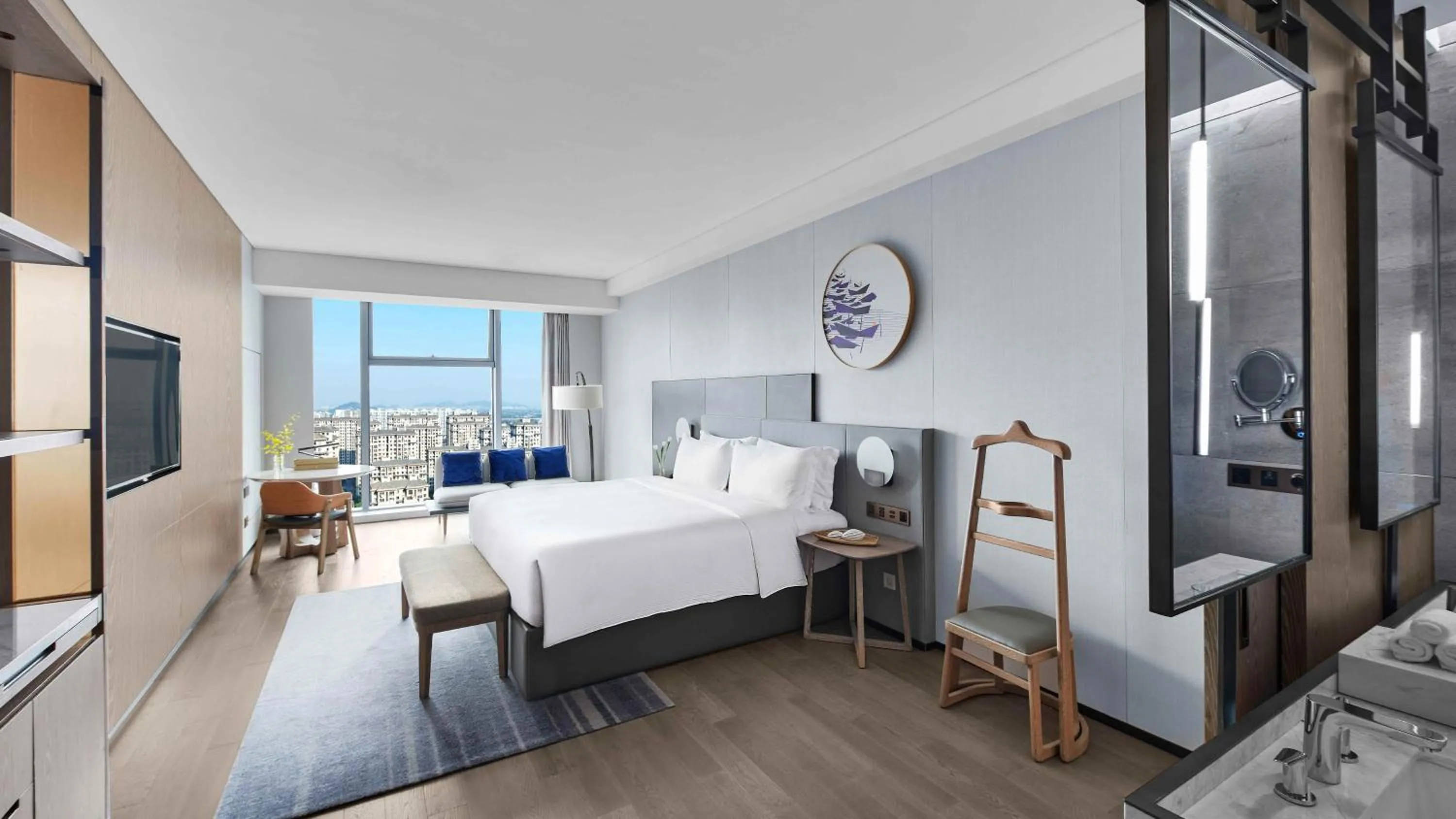 Photo of the whole room, Bed in Vignette Collection Hangzhou Huaxia Center Hotel by IHG