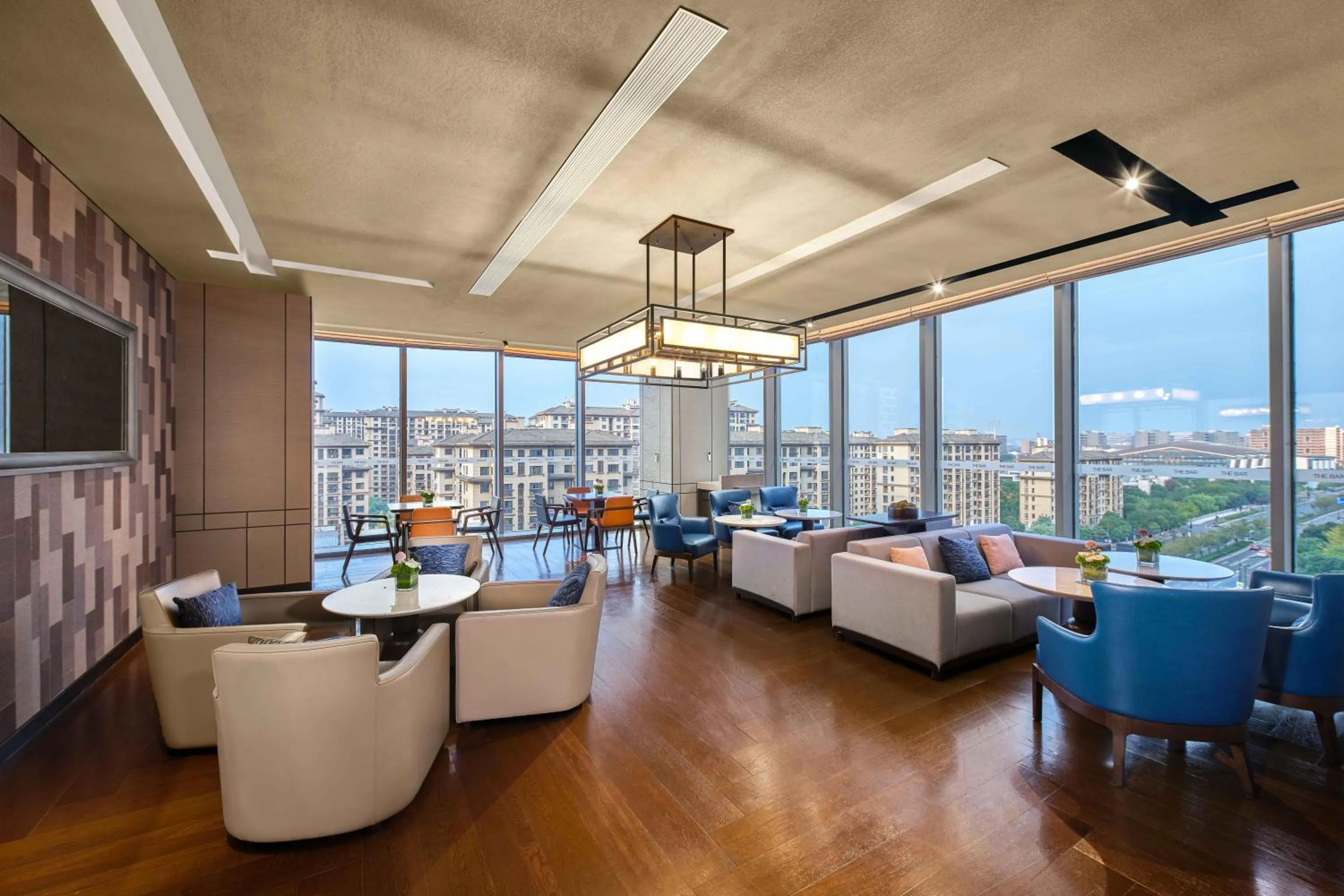 Restaurant/places to eat in Vignette Collection Hangzhou Huaxia Center Hotel by IHG