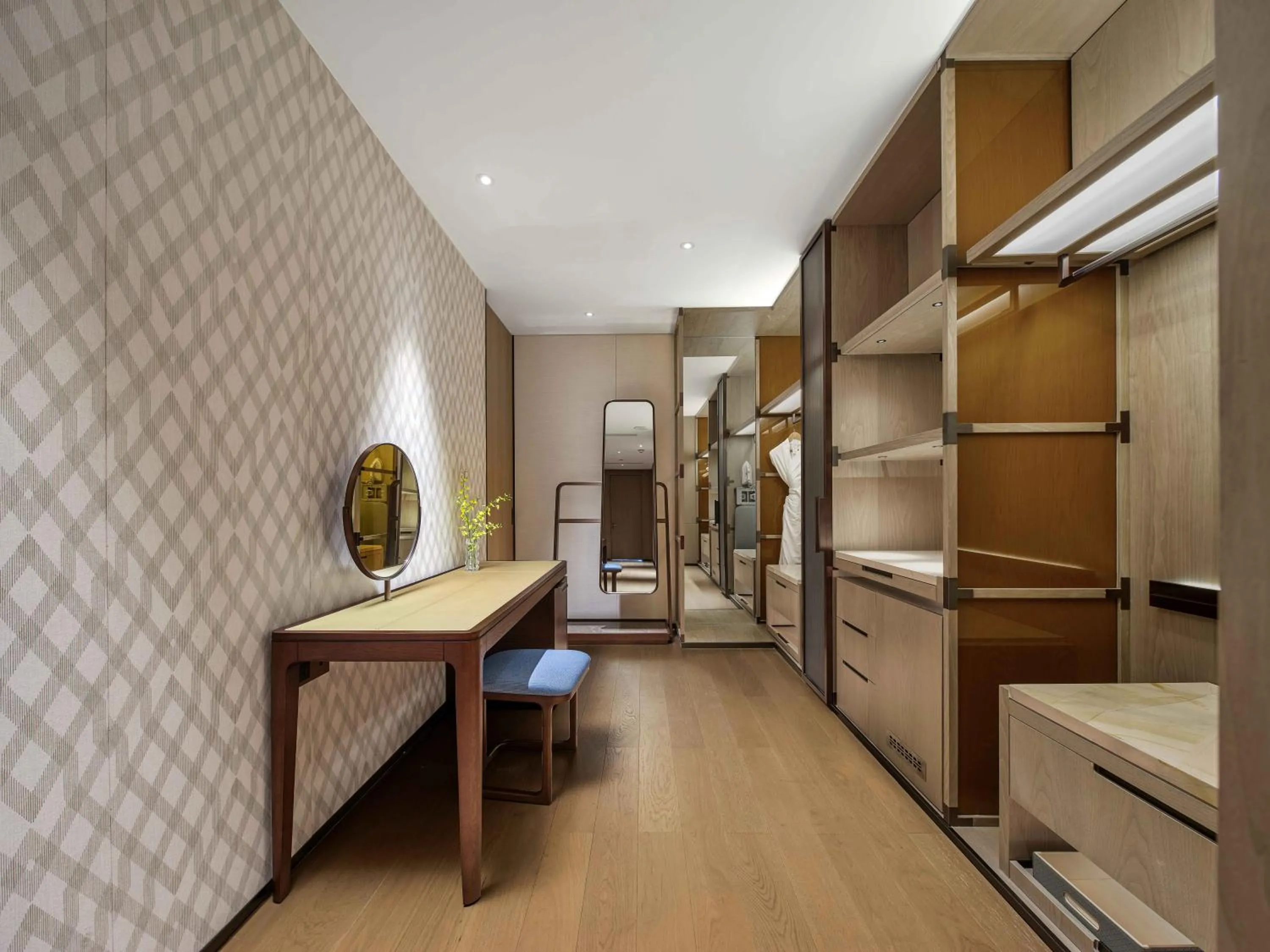 wardrobe in Vignette Collection Hangzhou Huaxia Center Hotel by IHG
