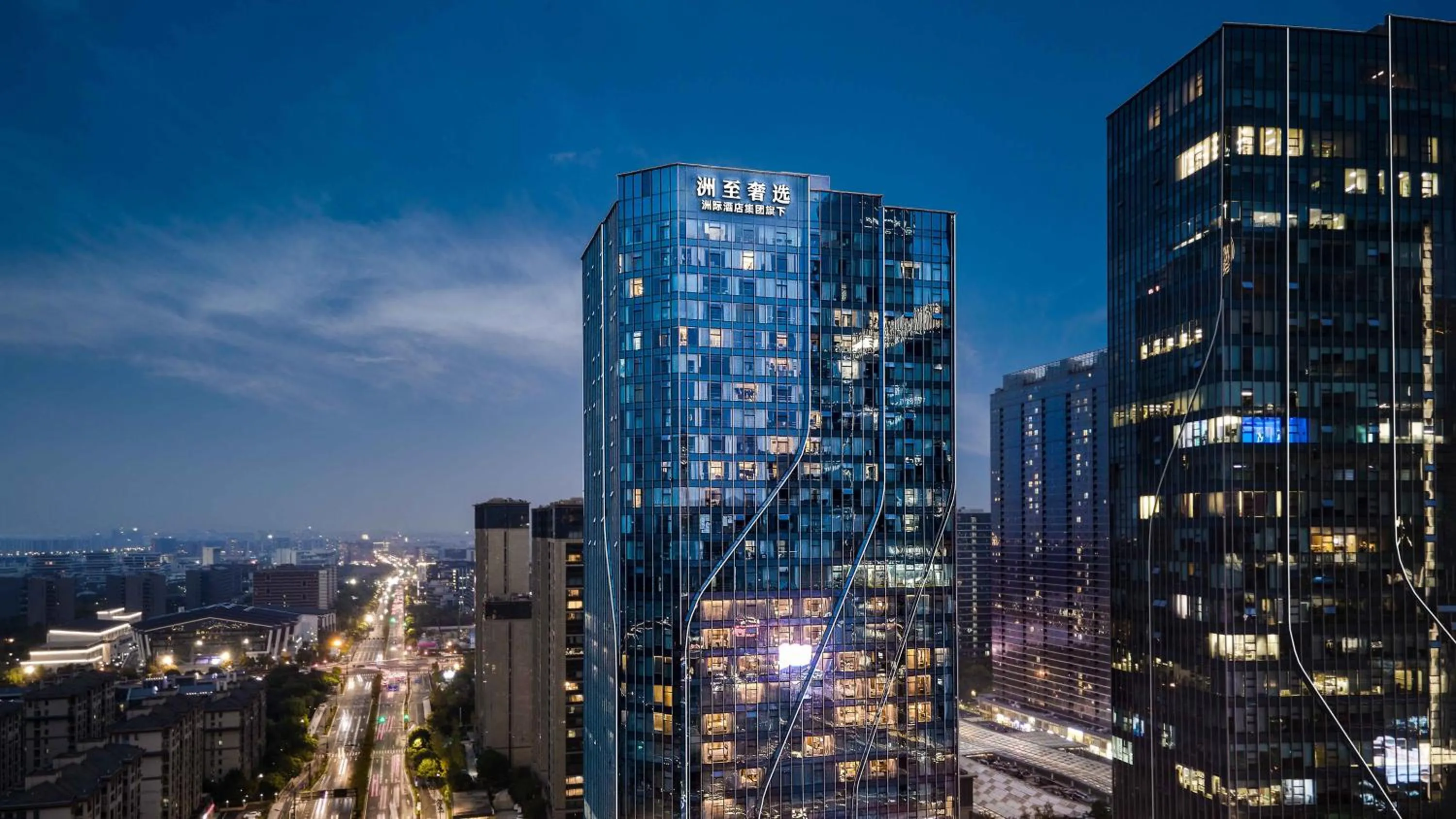 Property building in Vignette Collection Hangzhou Huaxia Center Hotel by IHG