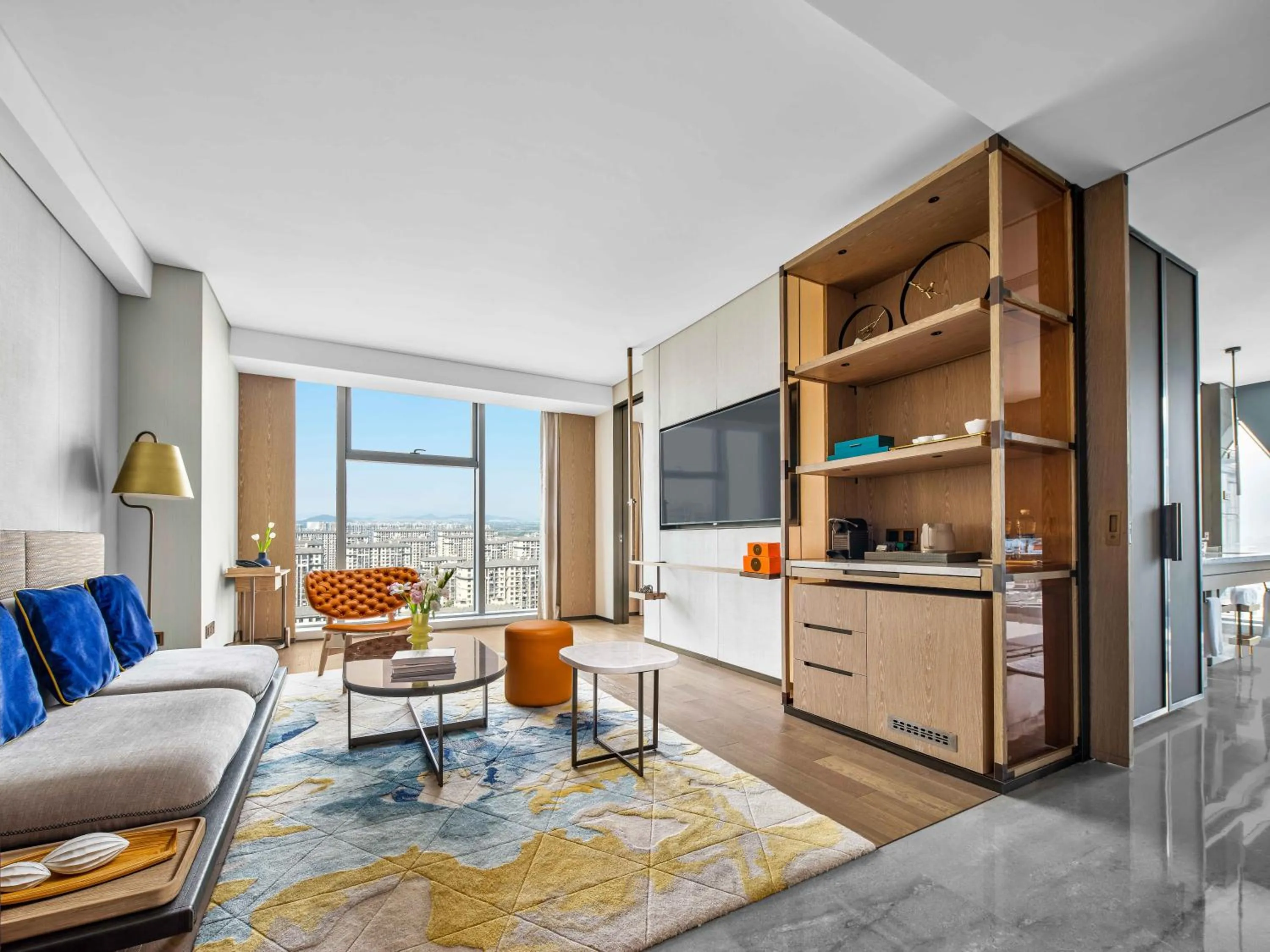 TV and multimedia in Vignette Collection Hangzhou Huaxia Center Hotel by IHG