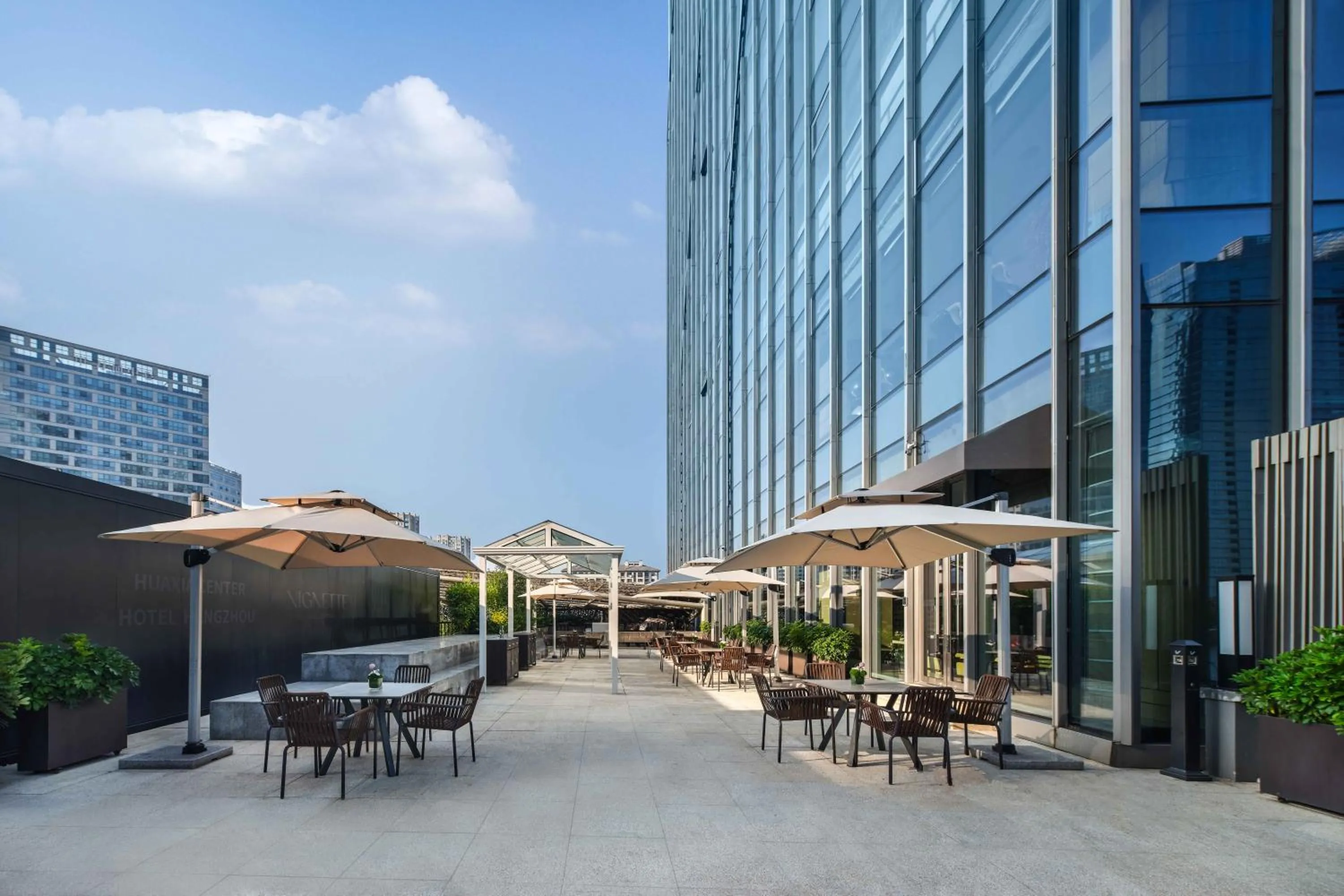 Restaurant/places to eat in Vignette Collection Hangzhou Huaxia Center Hotel by IHG