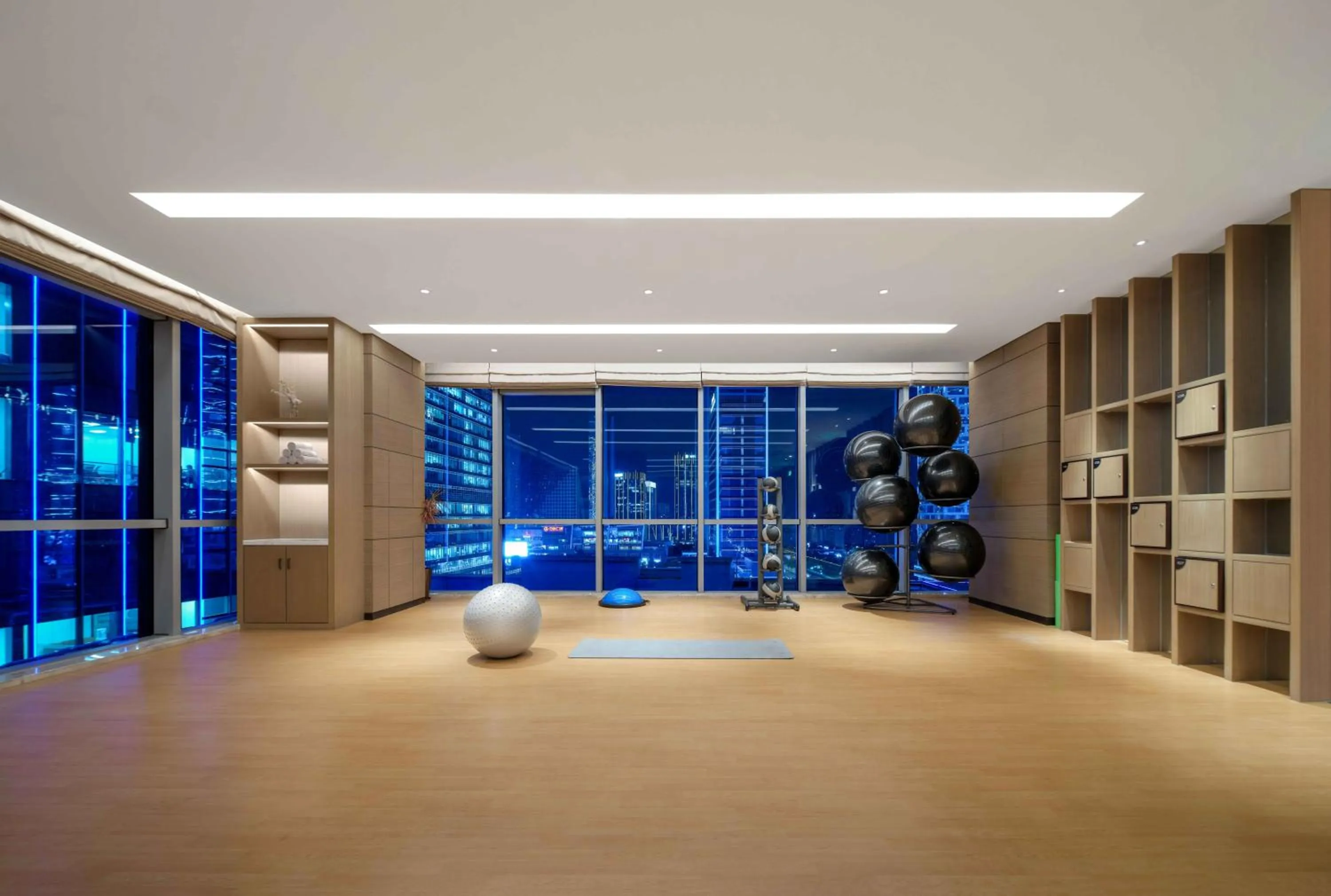 Fitness centre/facilities in Vignette Collection Hangzhou Huaxia Center Hotel by IHG