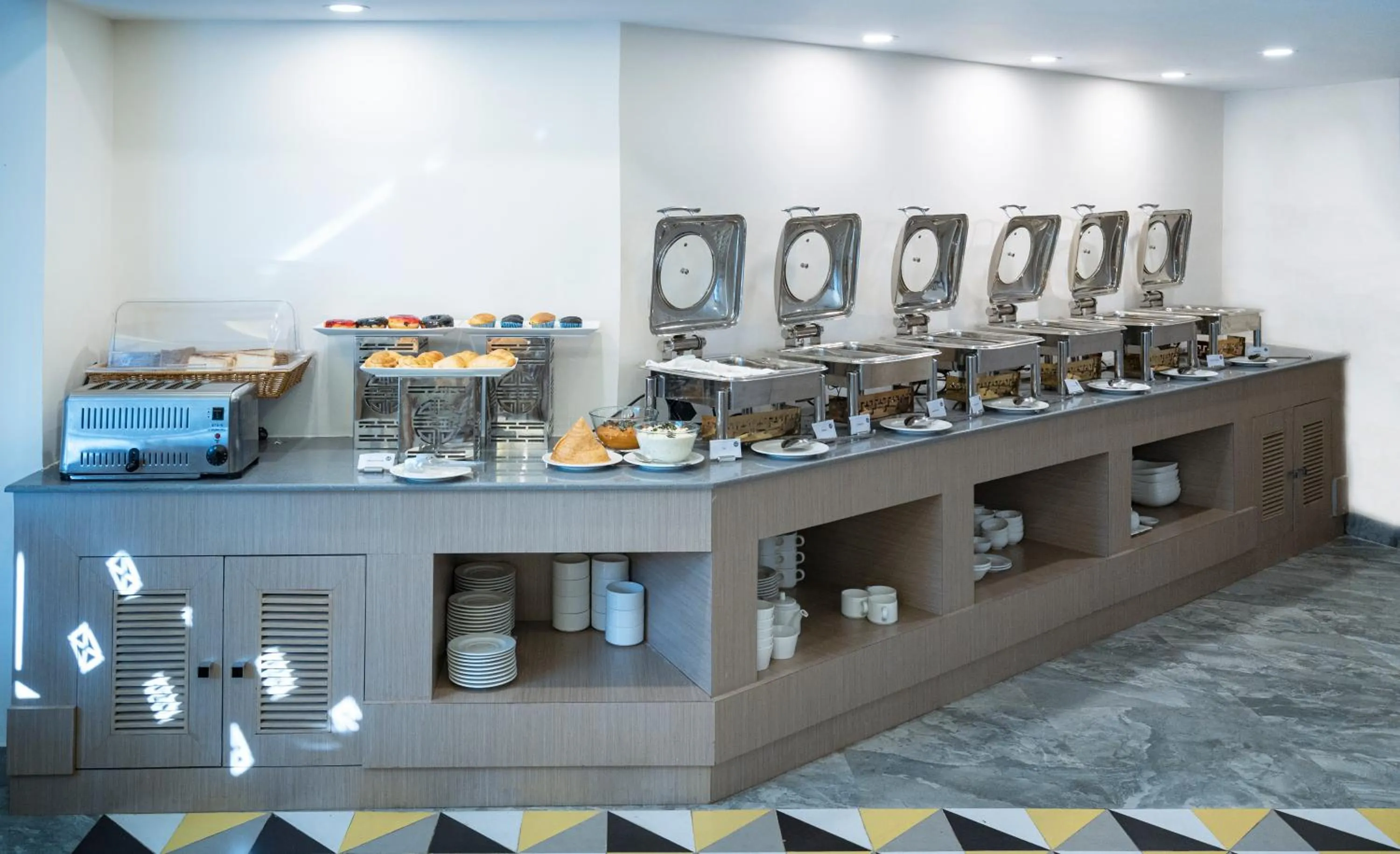 Restaurant/places to eat in Spree Hotel Kriday at Rajpur Road, Dehradun