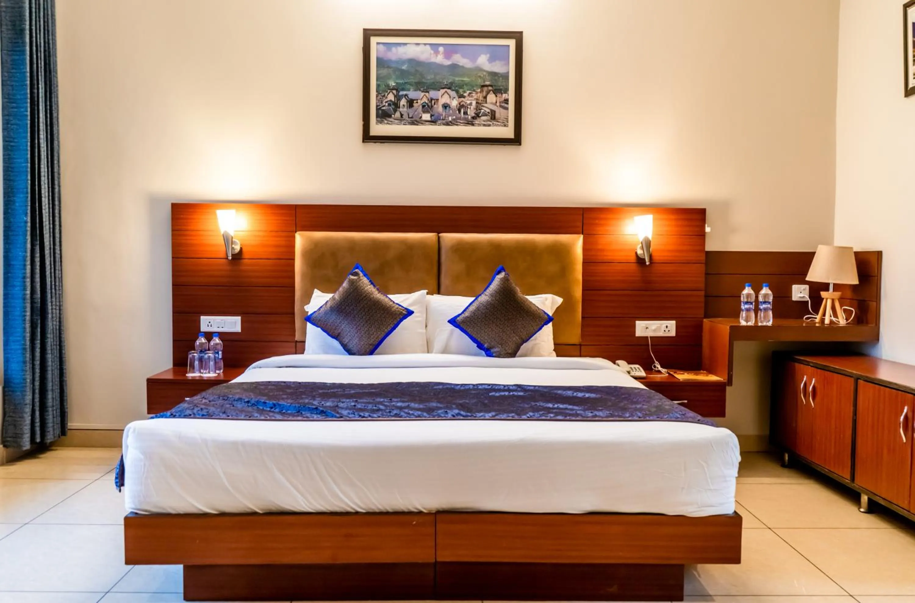 Bed in juSTa Palampur Resort & Convention Centre