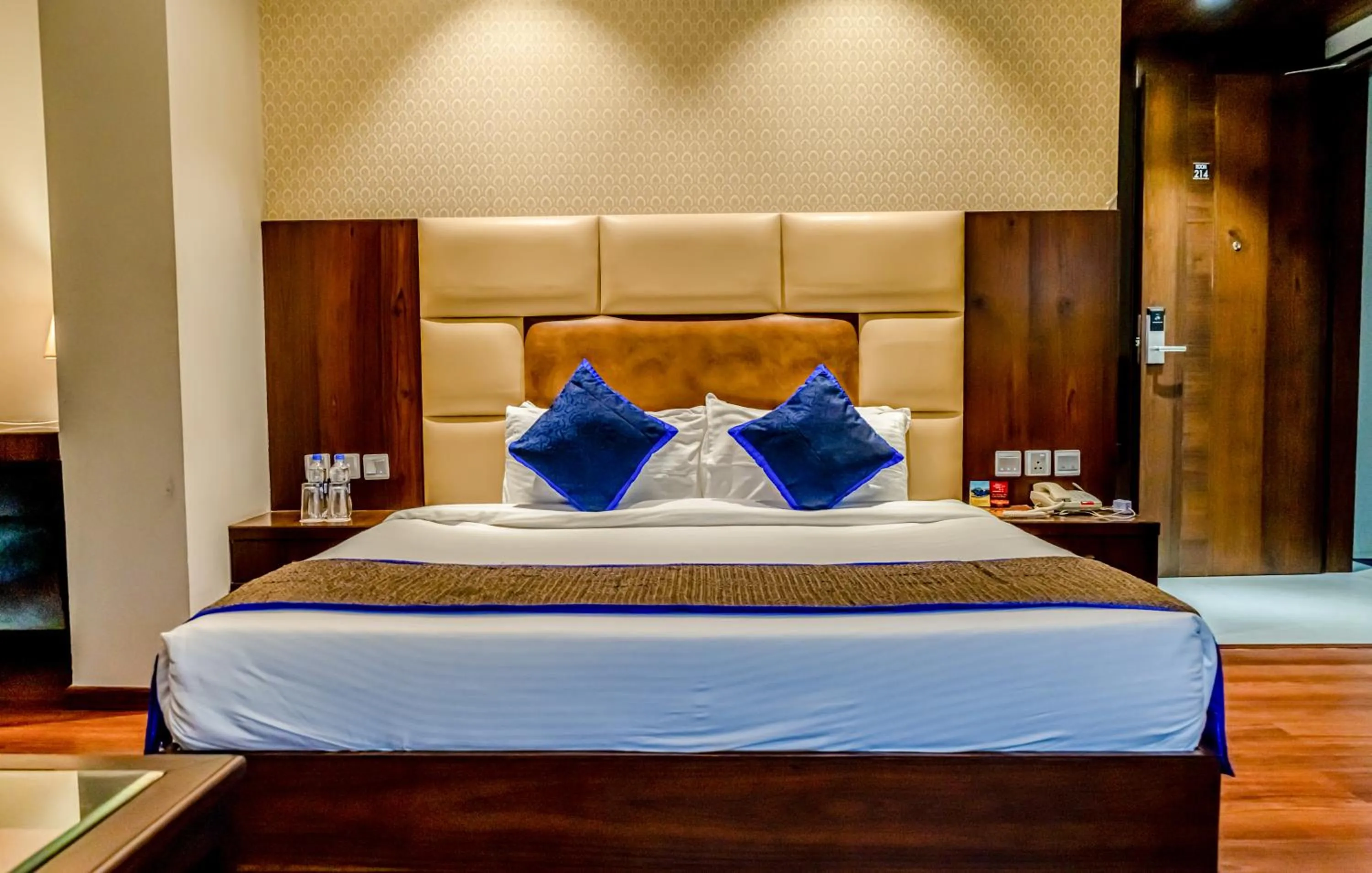 Bed in juSTa Palampur Resort & Convention Centre