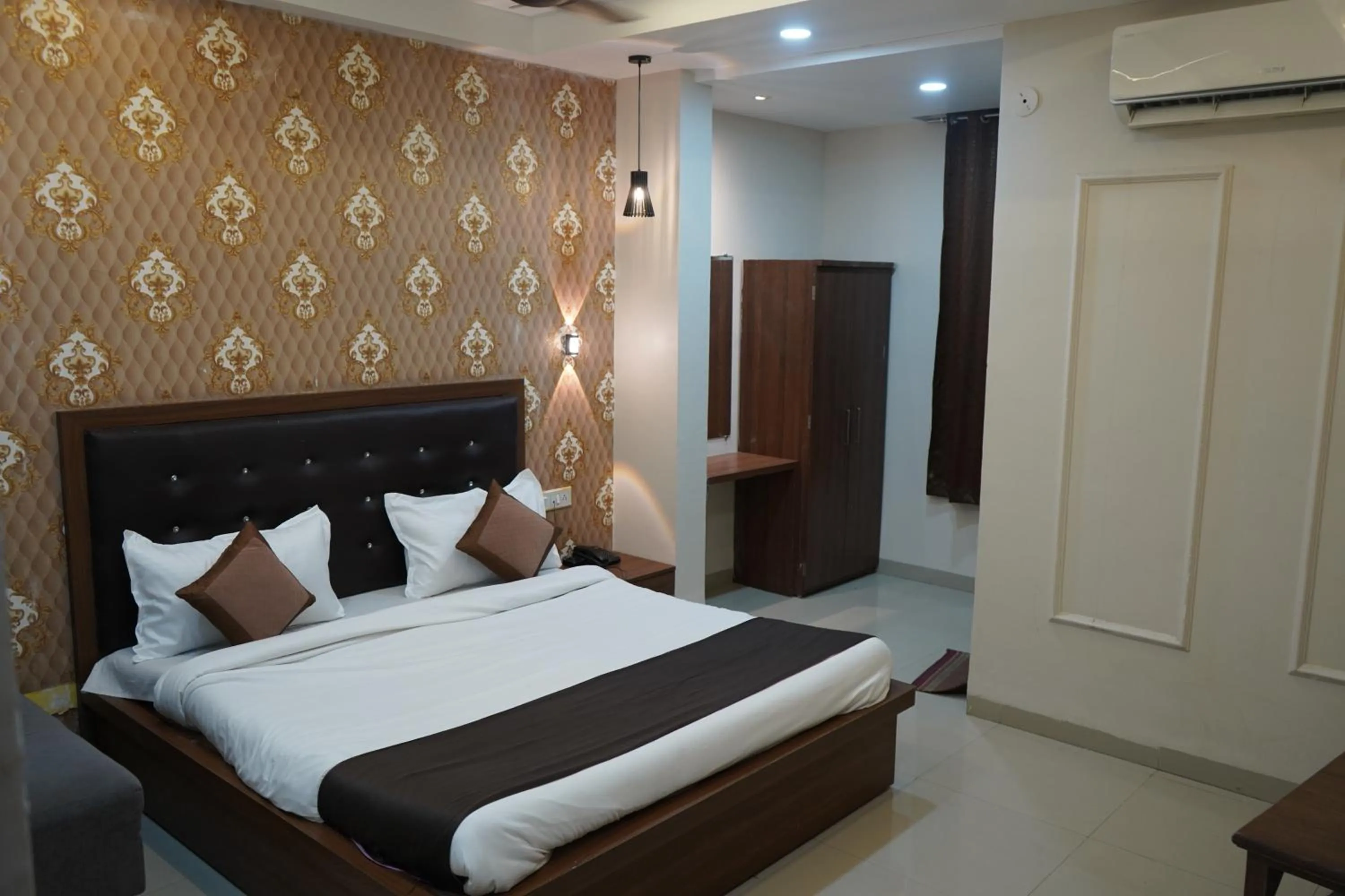 Bed in Hotel Shubhshree