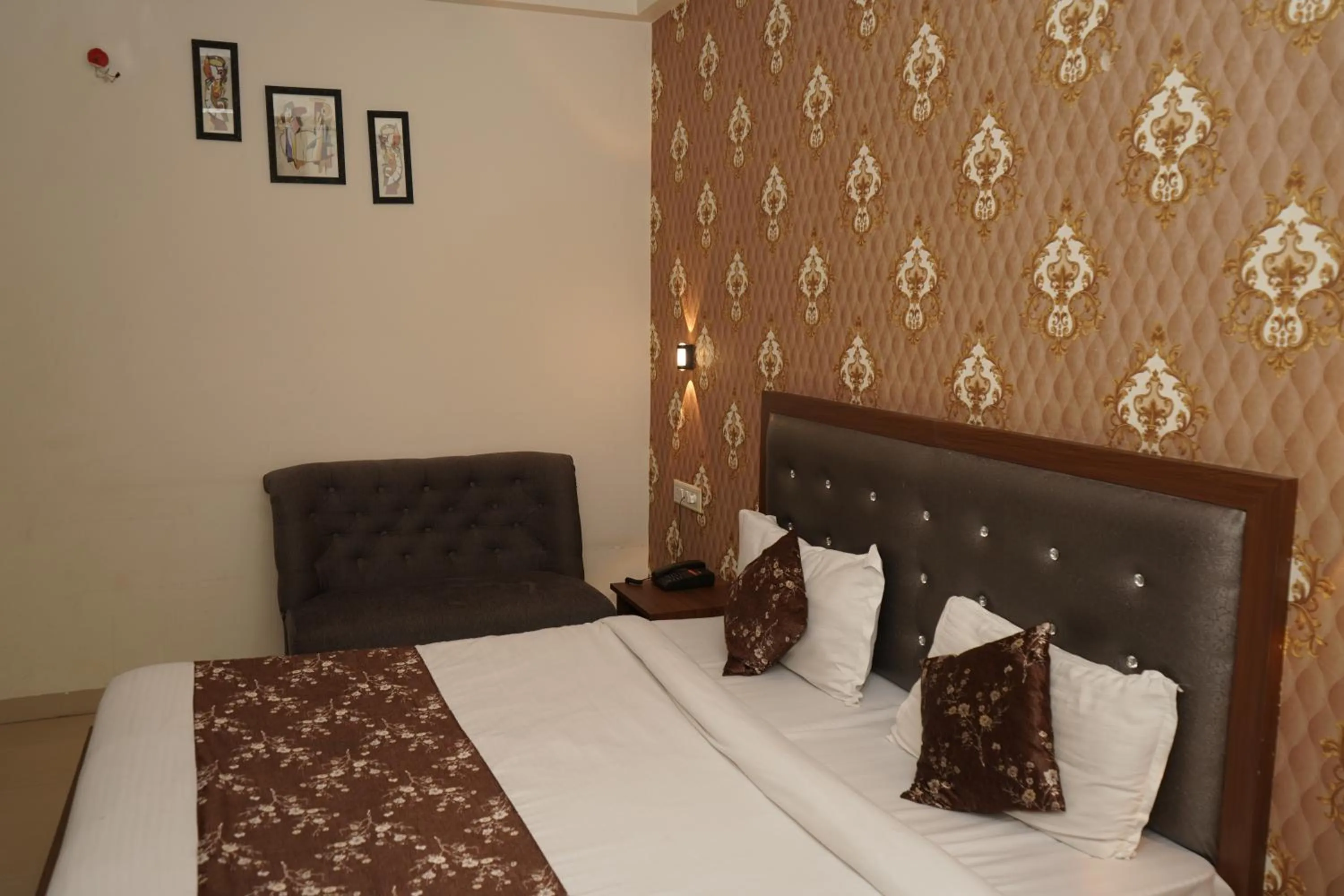 Bed in Hotel Shubhshree