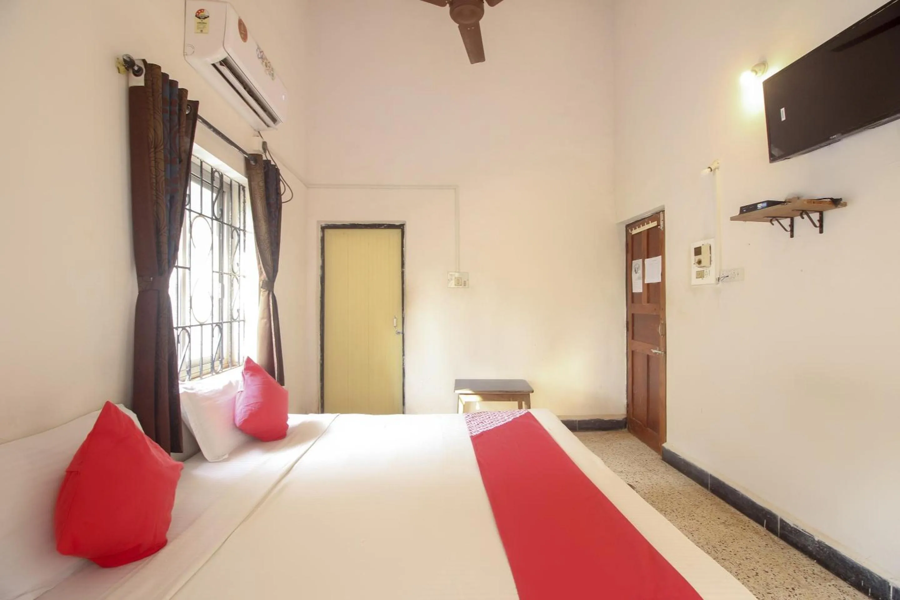 Bedroom, Bed in Hotel O Delma's guest house