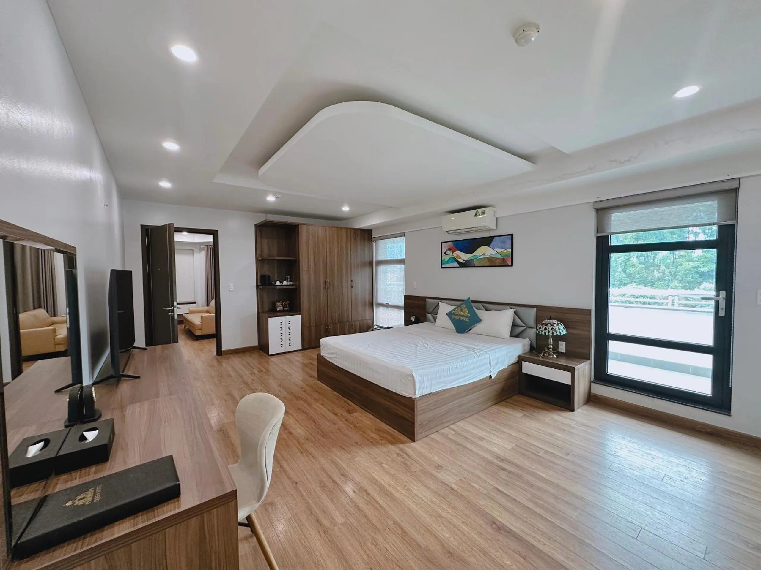 Bed in Queen Hotel Hoàng Gia