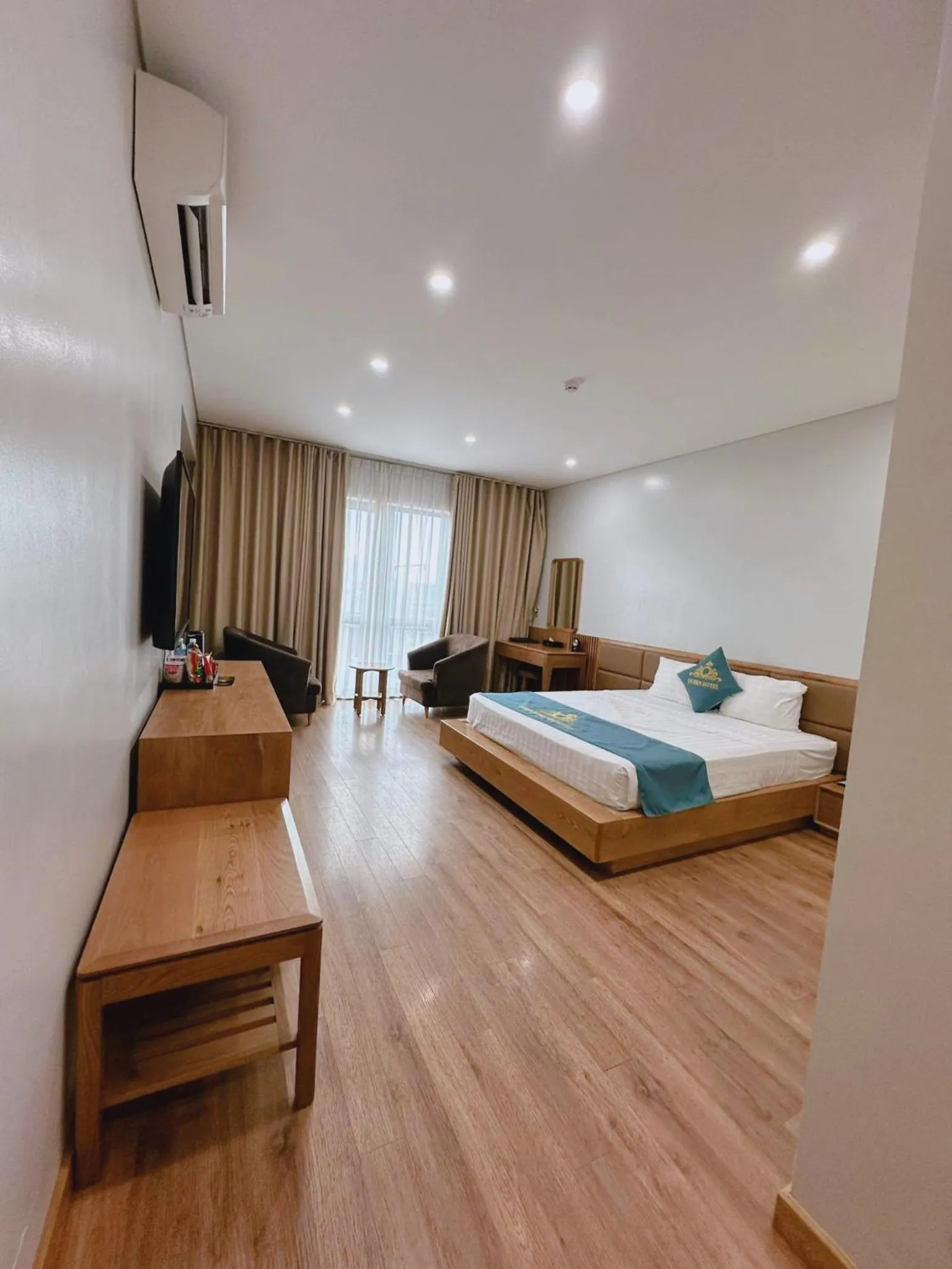 Bed in Queen Hotel Hoàng Gia